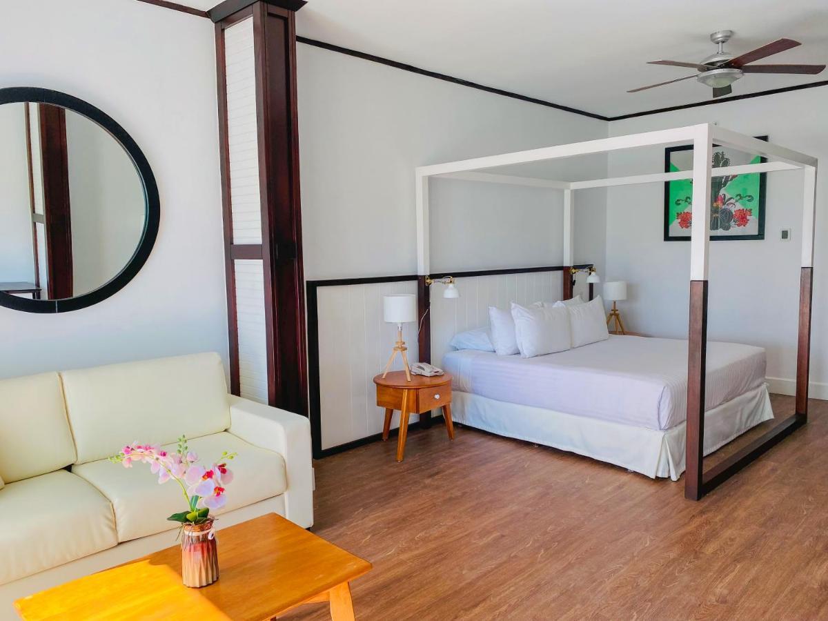 Suite Júnior com Vista da Piscina