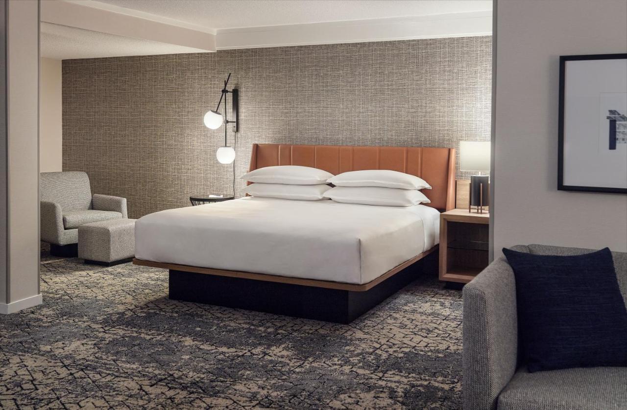 One-Bedroom King Suite - Club Access