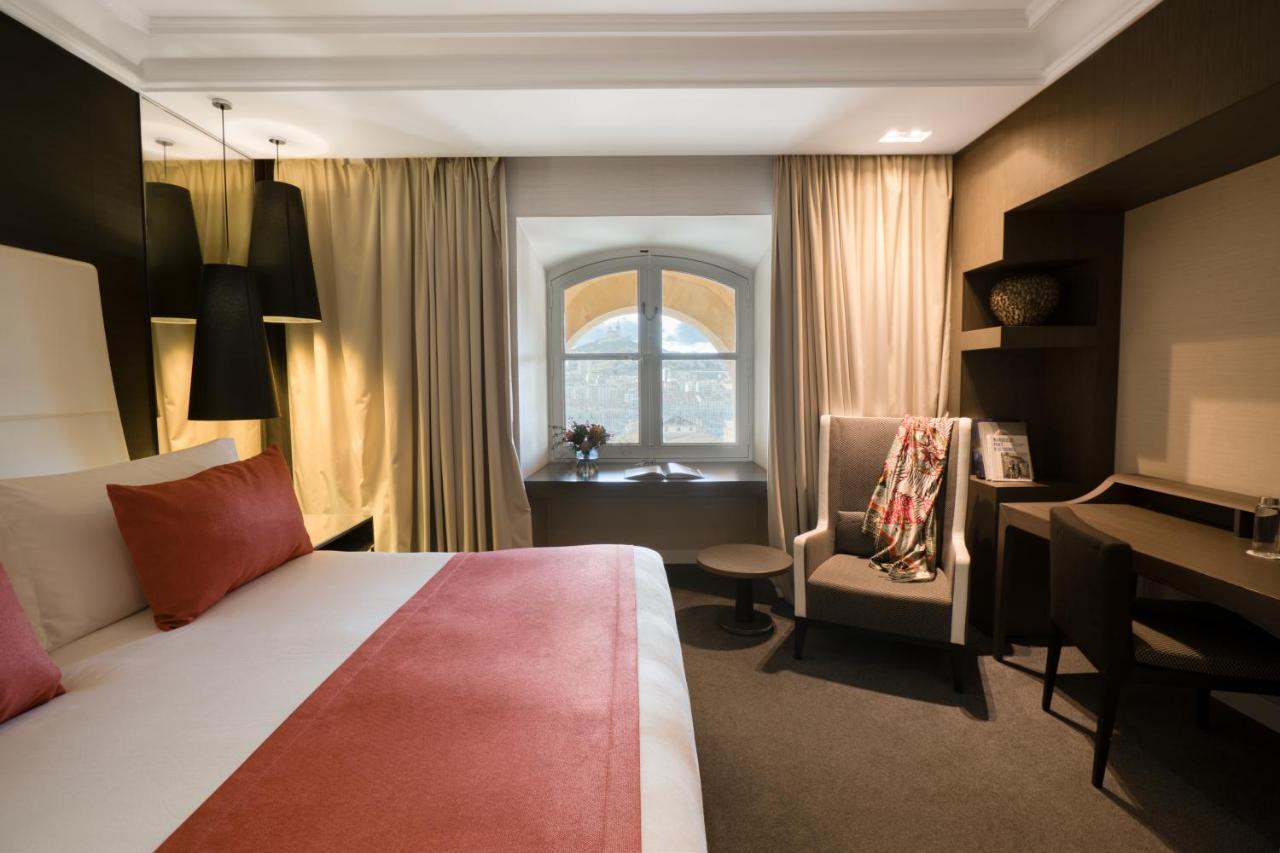 Chambre Lit King-Size Classique - Vue sur Église