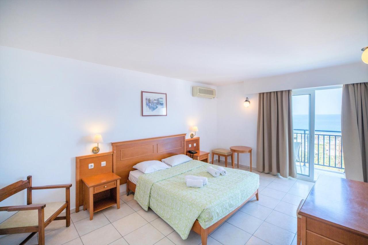 Double or Twin Room Sea View