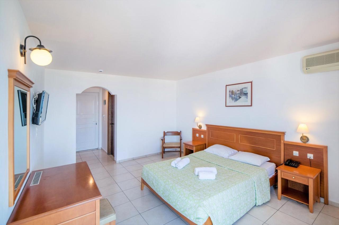 Double or Twin Room Sea View