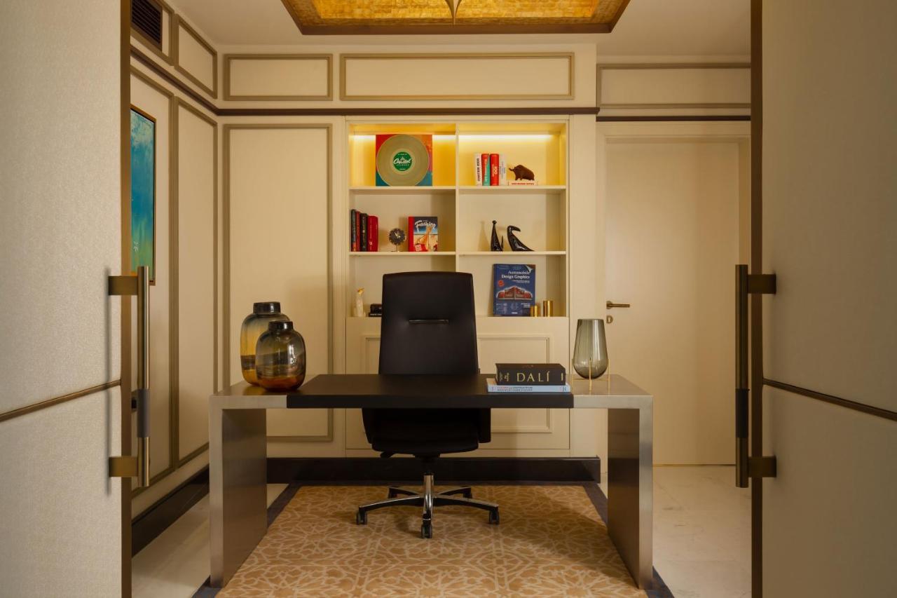 Presidential King Suite with lounge access, City view