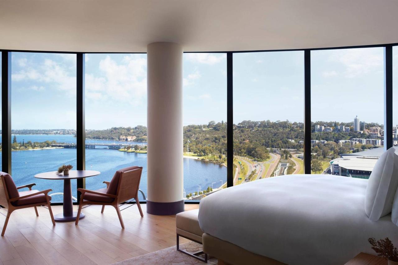 Swan River View, Corner Studio, 1 King Bed