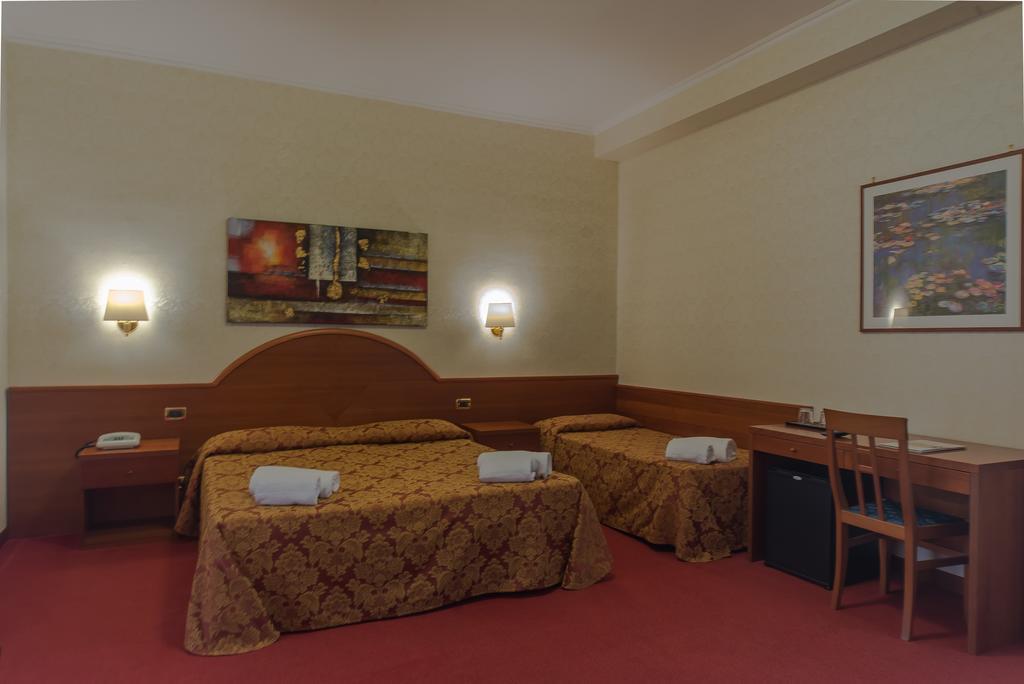 Single Room,693067266:JPEG