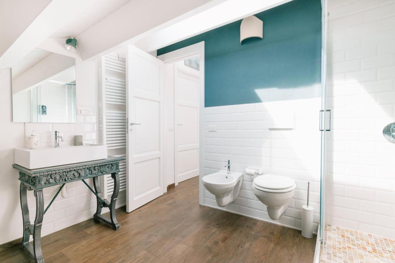 Deluxe Queen Suite