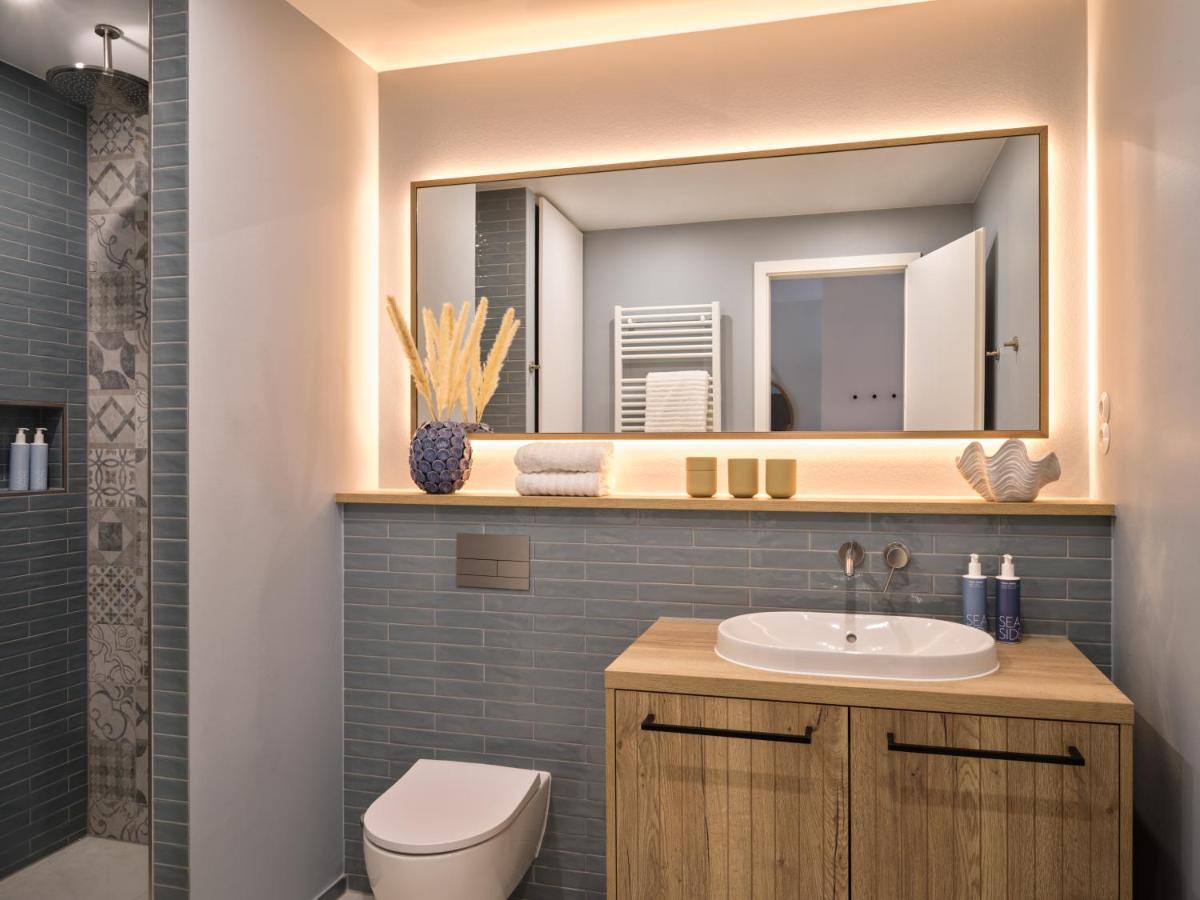 Large One-Bedroom Apartment with Side Sea View
