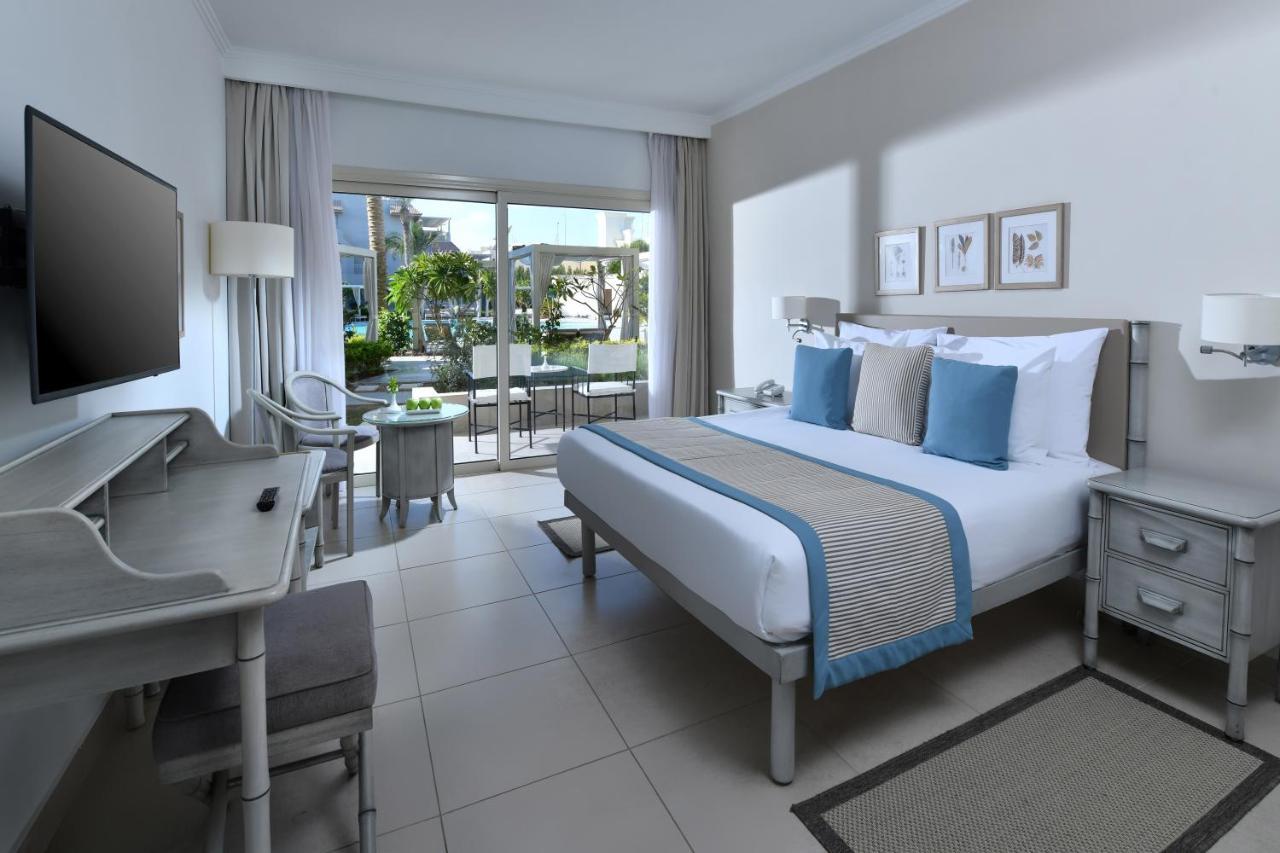 Superior Queen or Twin Bed Pool View