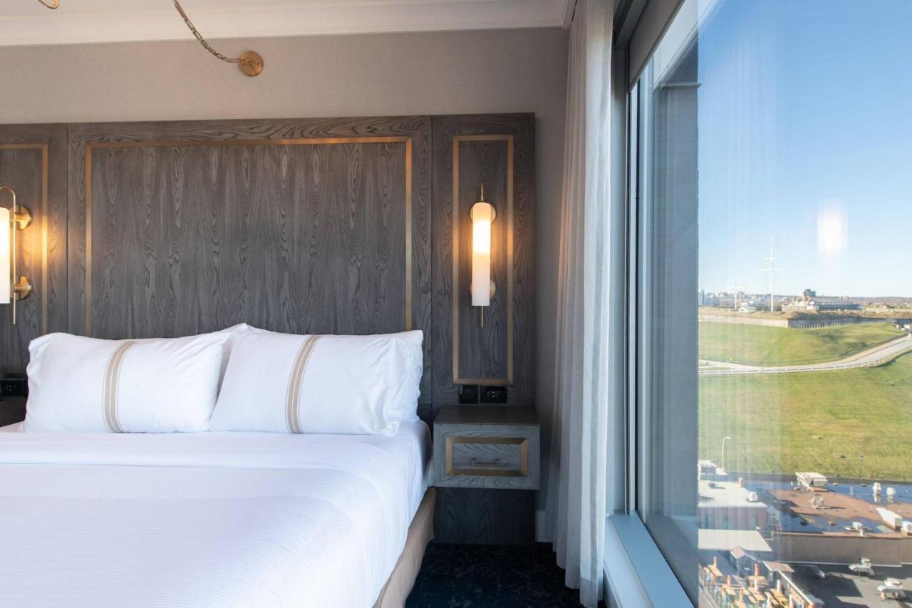 Premium Room 1 King Bed