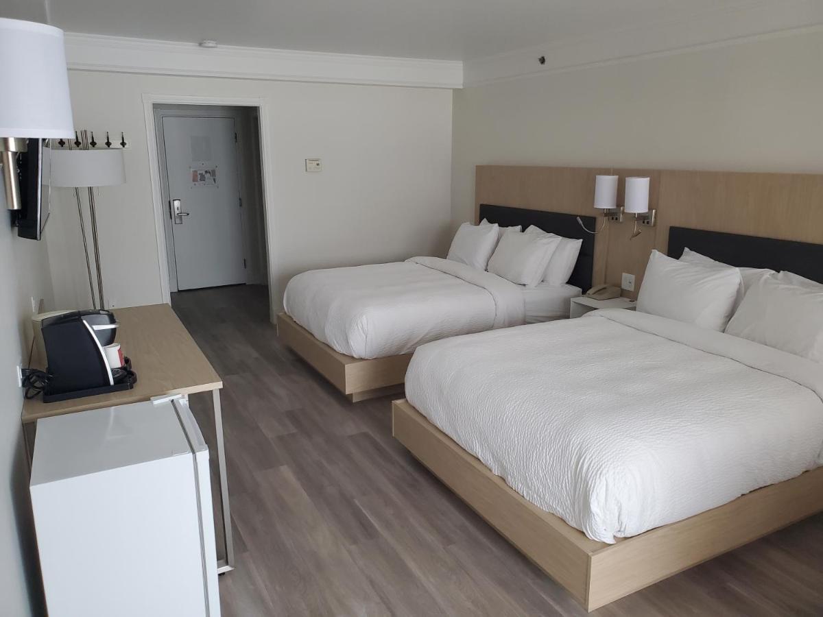 Mountain side view room with 2 Queen beds
