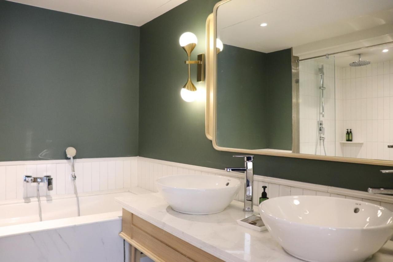 Quarter Suite met 1 Slaapkamer, Kingsize Bed en Uitzicht op de Rivier