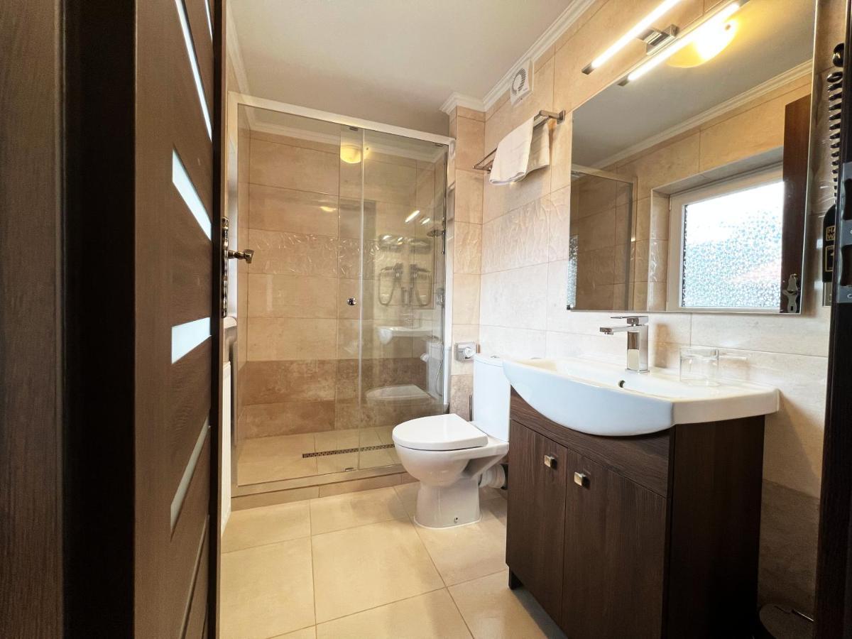 Single Room,1742722057:JPEG