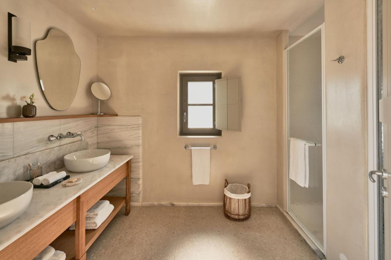 Enastro Suite One-Bedroom Suite King with Terrace Private Pool and with Garden View