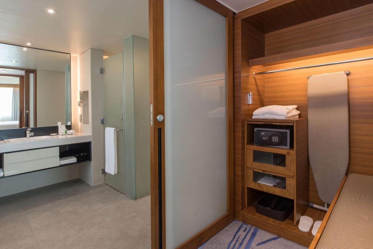 Suite with Lounge access - Harbor View