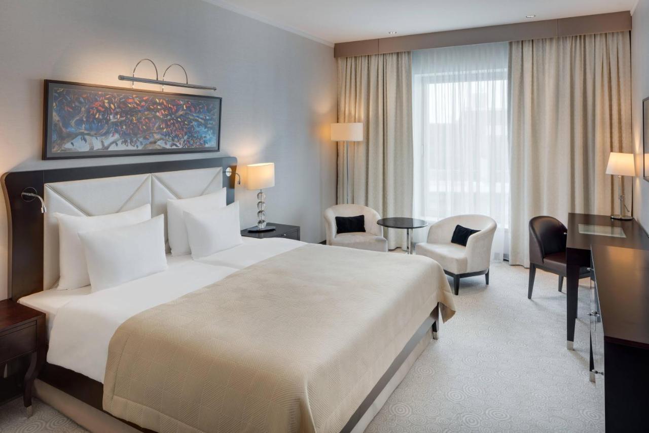 Executive King Room Grand Living Room Access Level,1418893842:JPEG