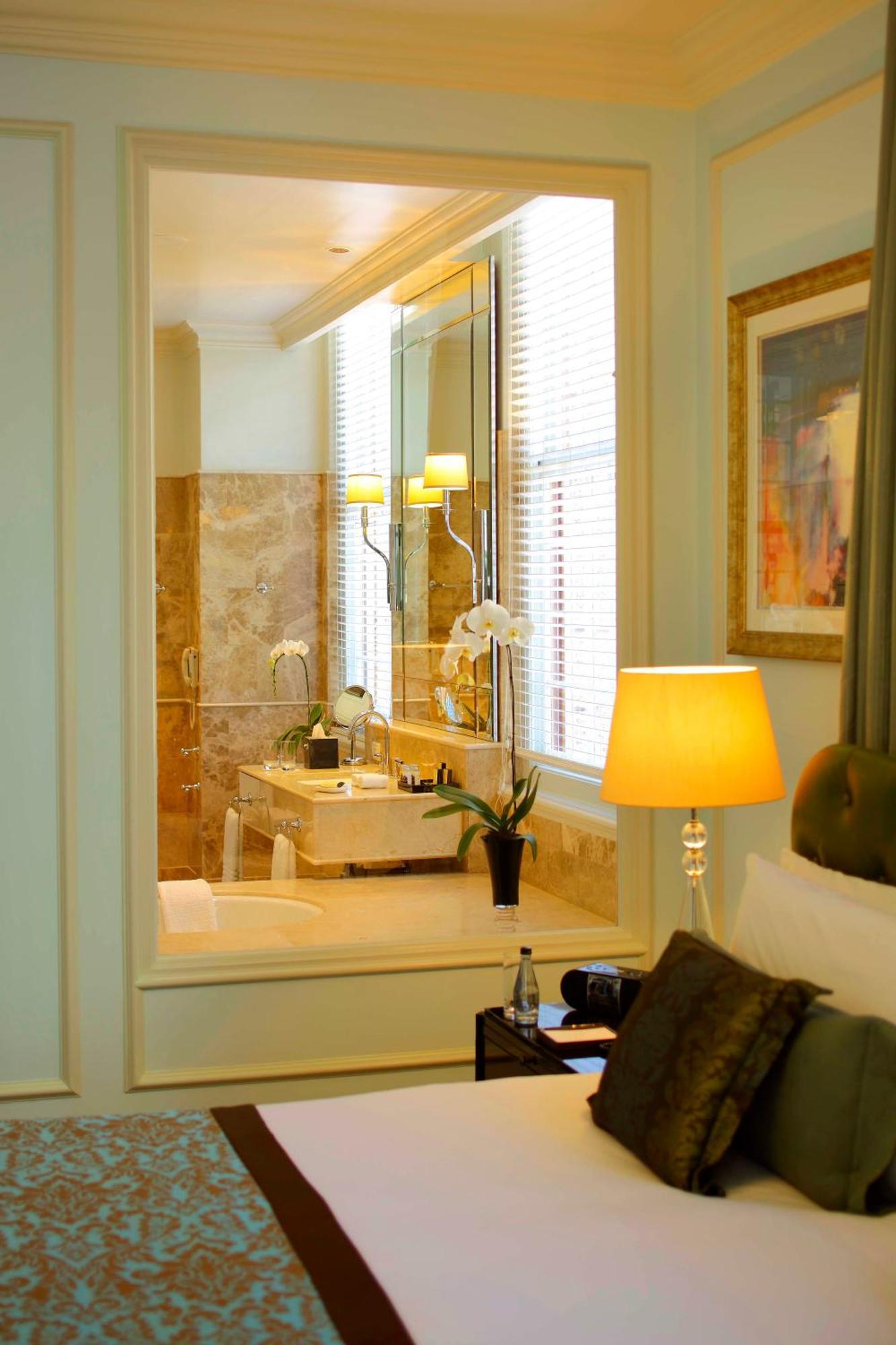 Luxury King Room with Cathedral View - Heritage Wing