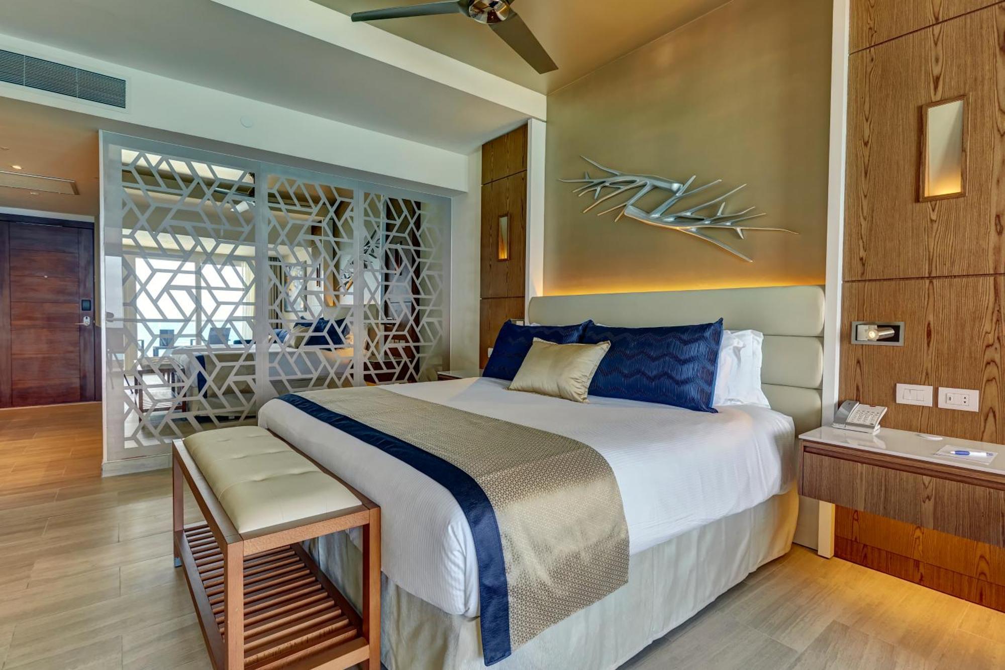 Luxury Junior Suite Ocean Front Diamond Club ,1444409650:JPEG