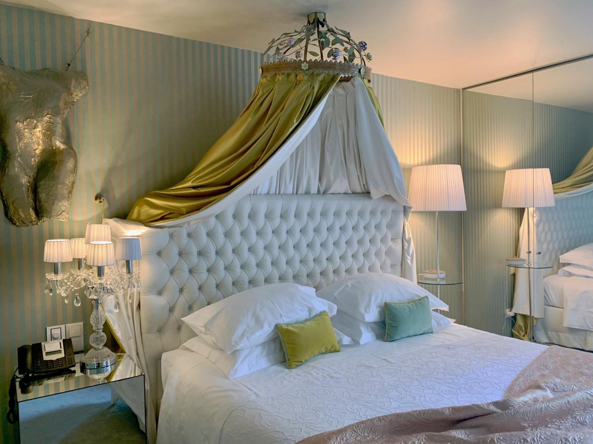 Luxury Suite,1215859732:JPEG