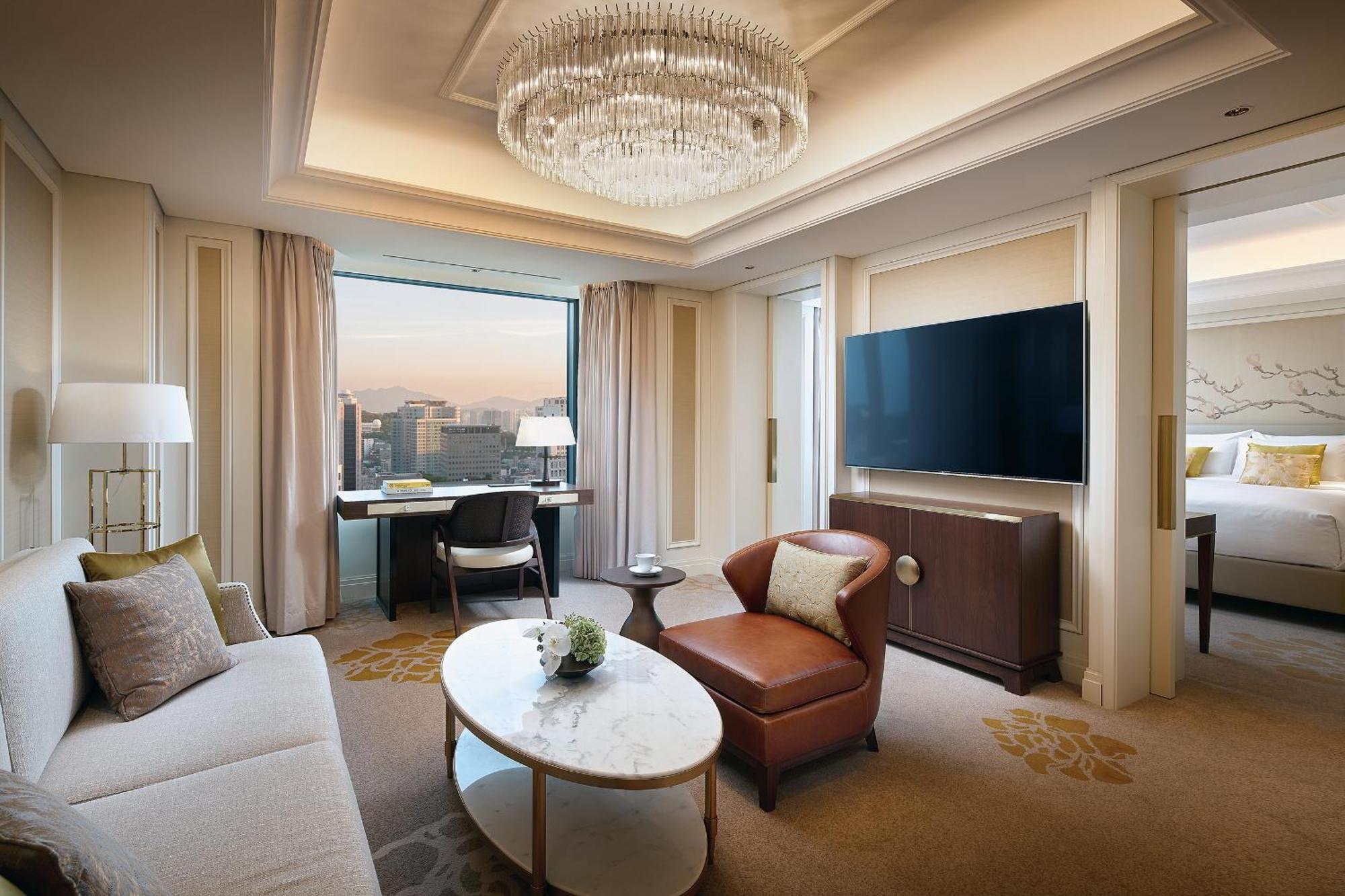 Suite Exécutive Deluxe - Chambre Double avec 1 Lit d'Appoint - Accès au Salon pour 3 Personnes