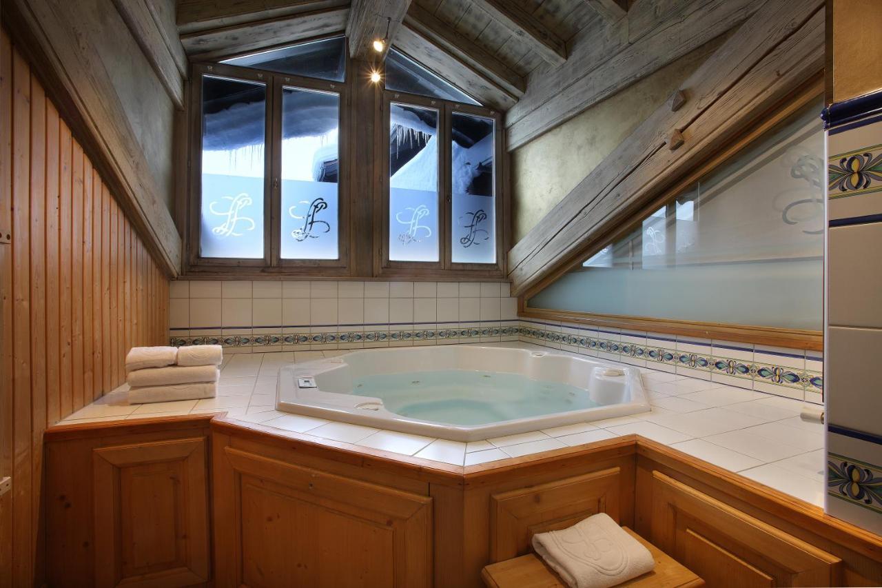 Luxury Two-Bedroom Apartment,1498702540:JPEG
