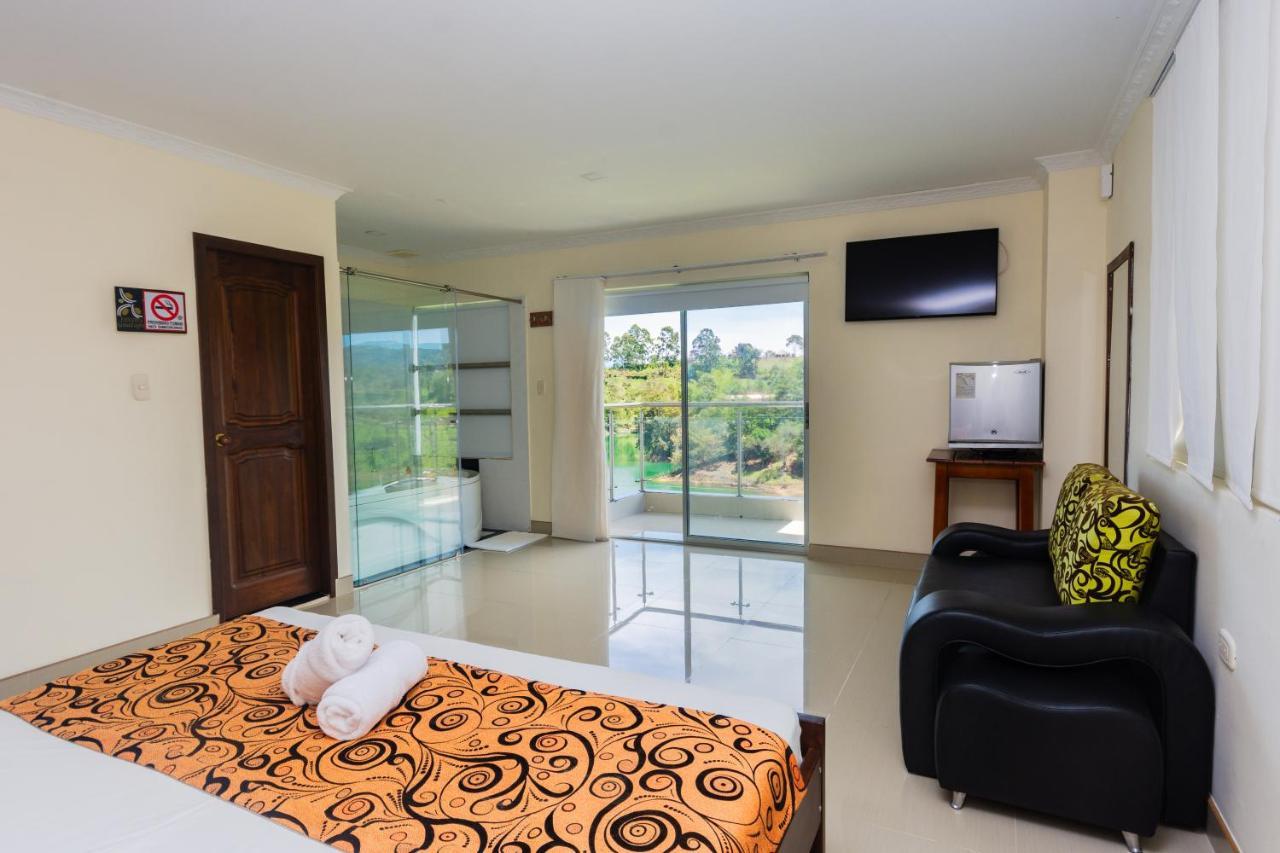 Deluxe Suite with Spa Bath,1482383969:JPEG