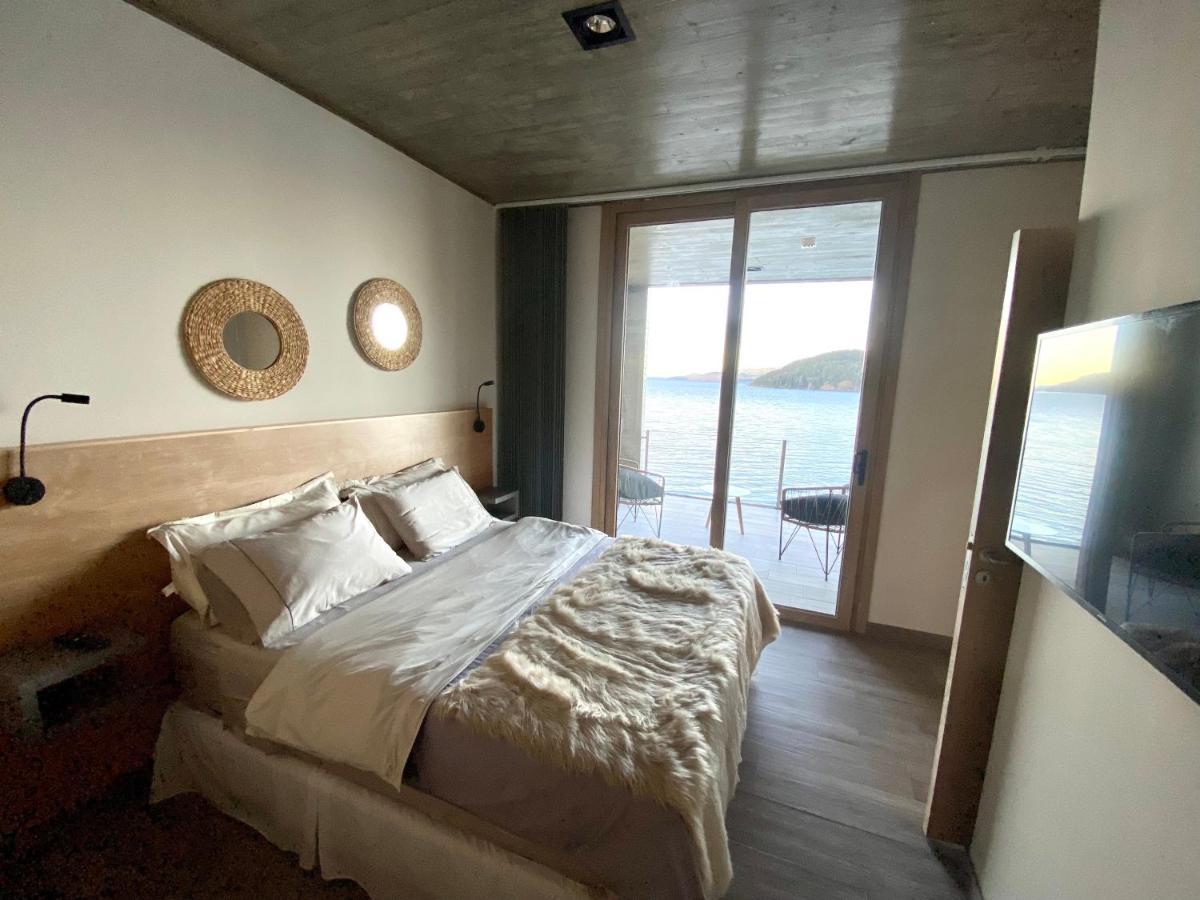 Apartment with Lake View,1487823286:JPEG