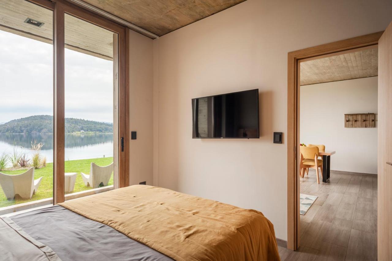 Apartment with Lake View,1487951341:JPEG
