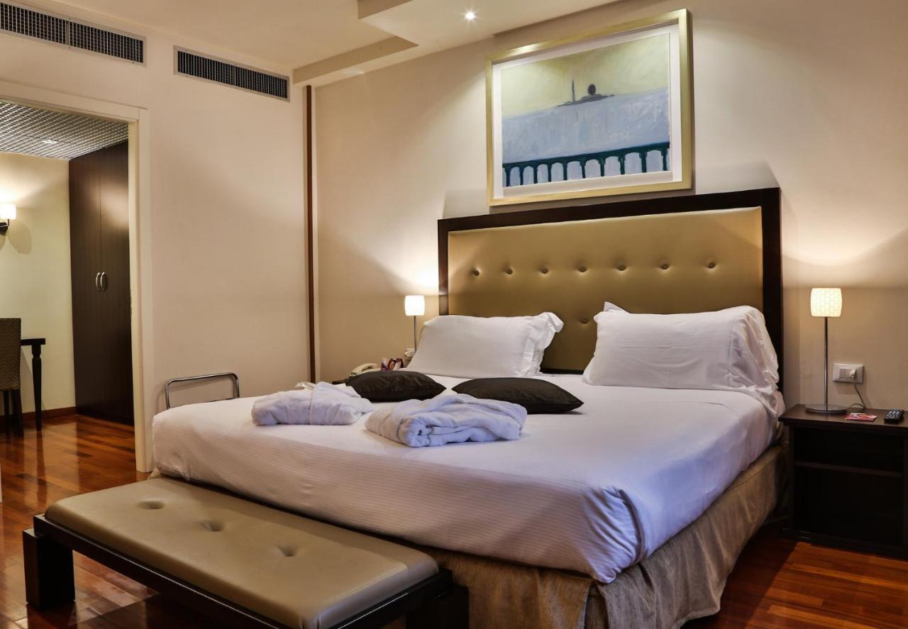One-Bedroom Suite with Two Double Beds,1498671628:JPEG