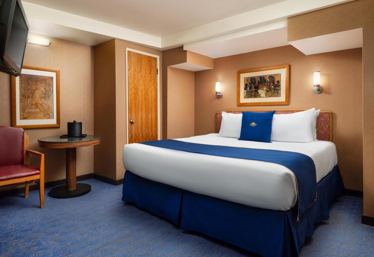 Inside Stateroom with 1 King Bed,1498695853:JPEG