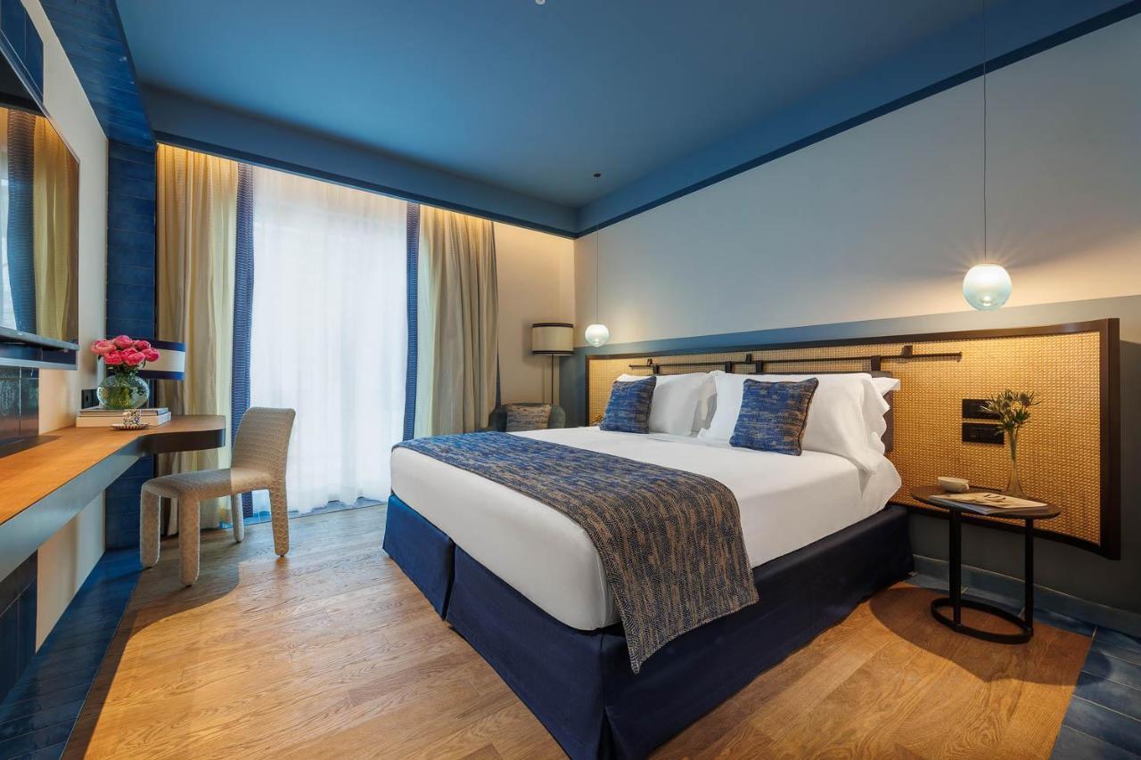 Superior King Room Garden View