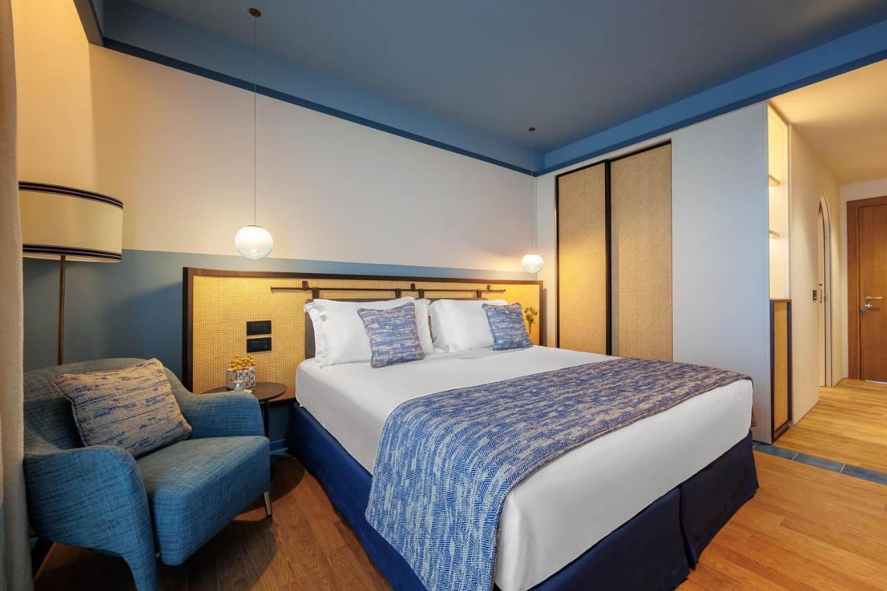 Superior King Room Garden View