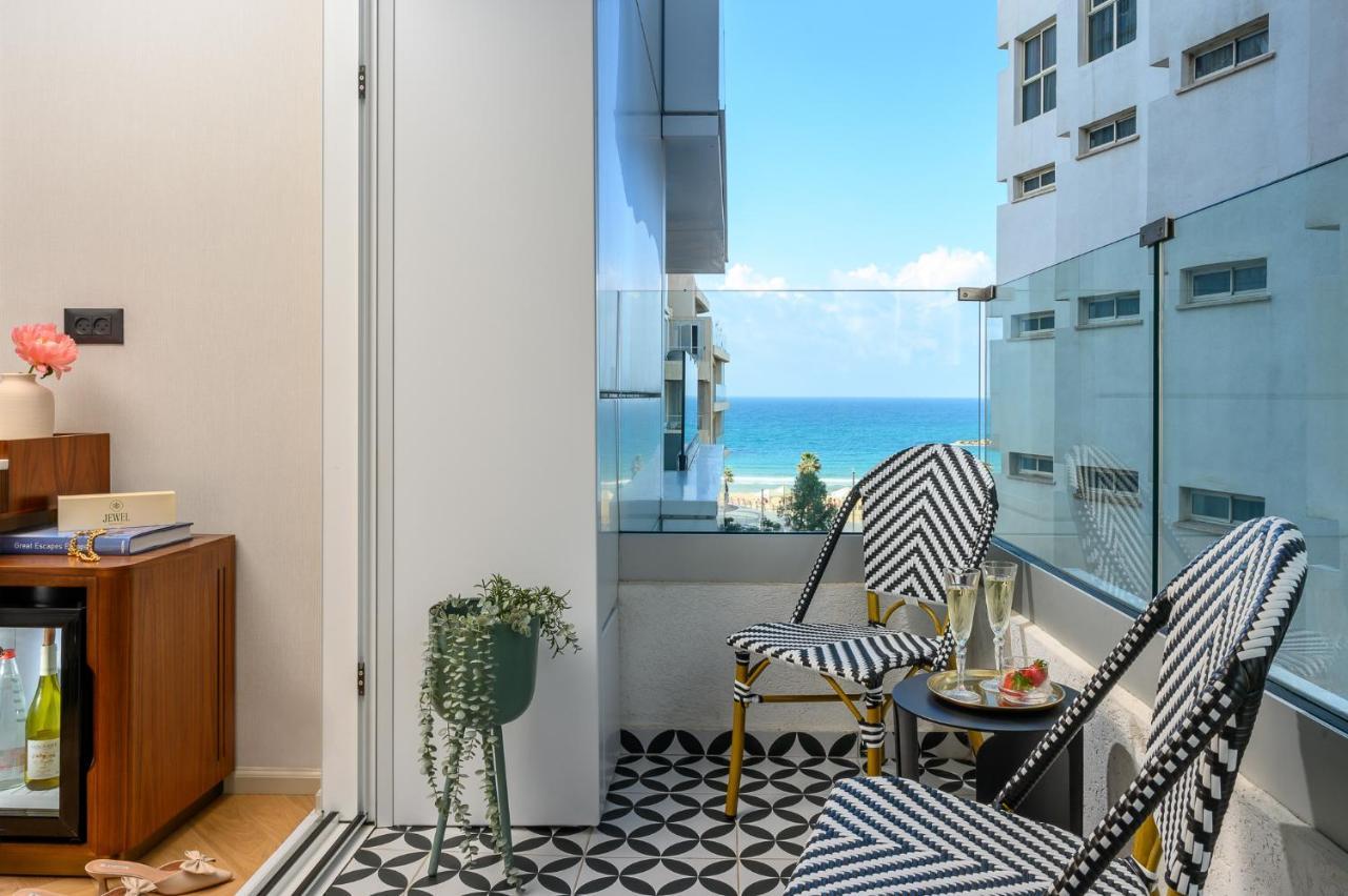 Large Deluxe Room with Balcony (Accessible)