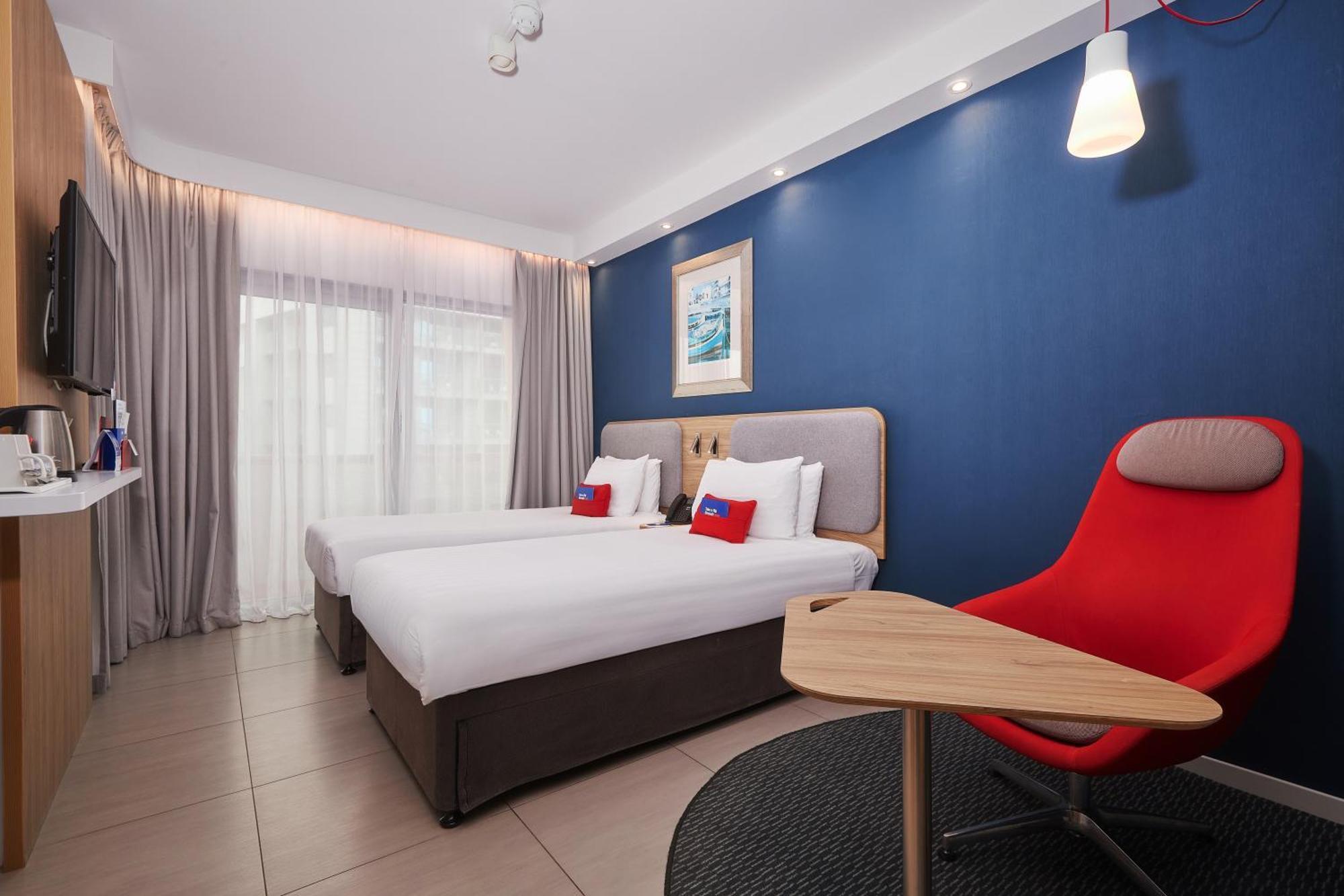 Standard Twin Room with Two Twin Beds and Balcony