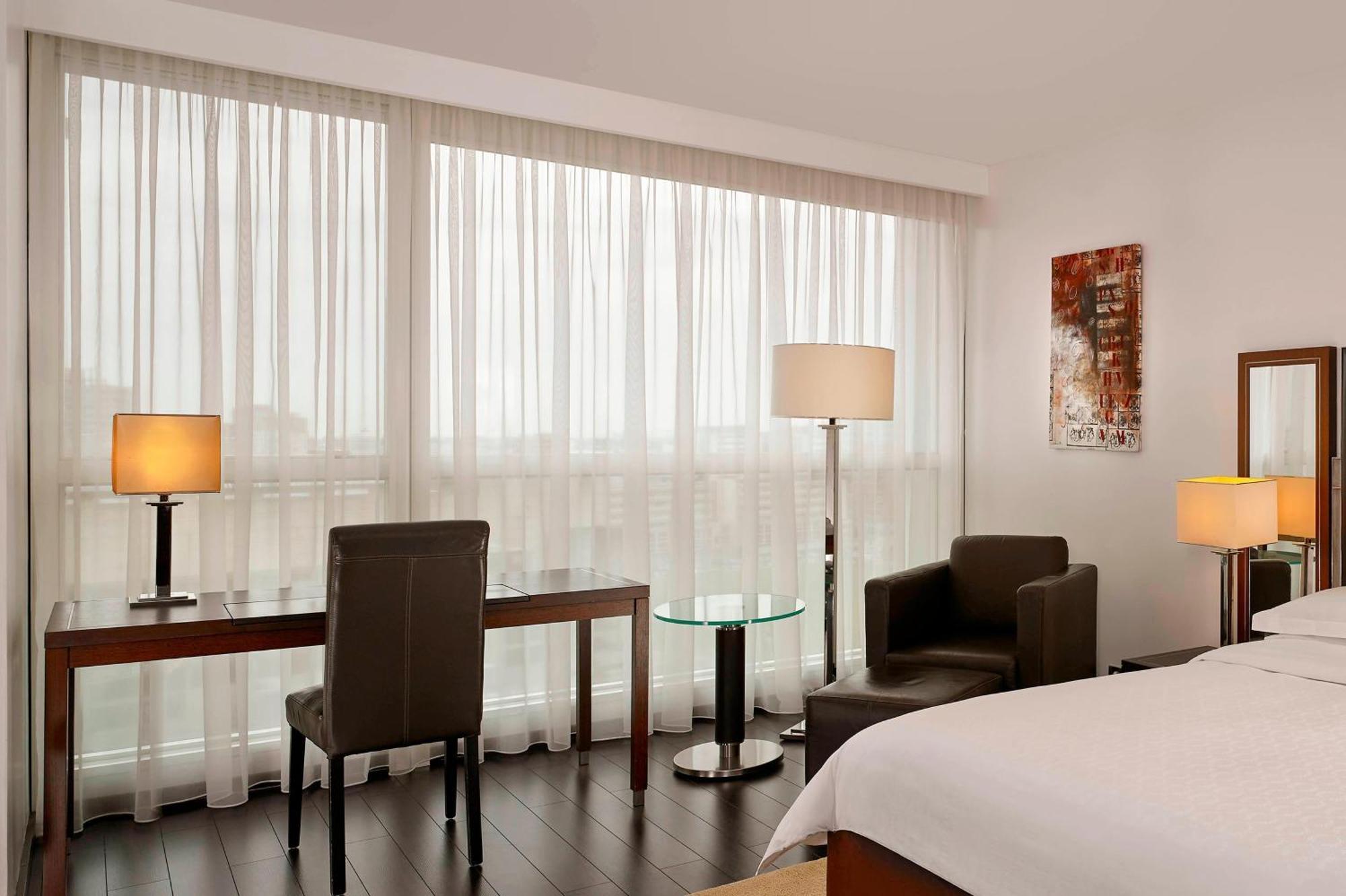 Premium Deluxe Guest room 2 Twin or Single Beds Mid floor,1710400494:JPEG