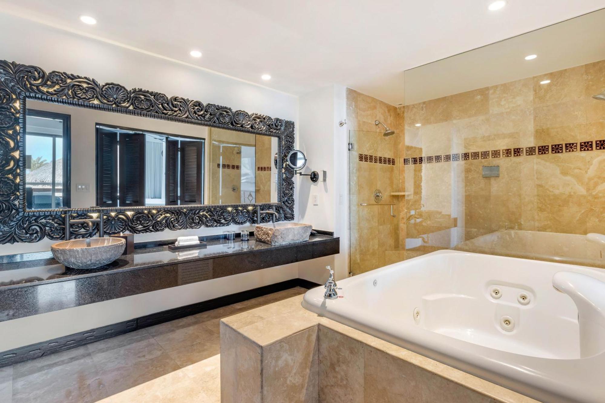 Three-Bedroom Presidential Oceanfront Room with Hot Tub