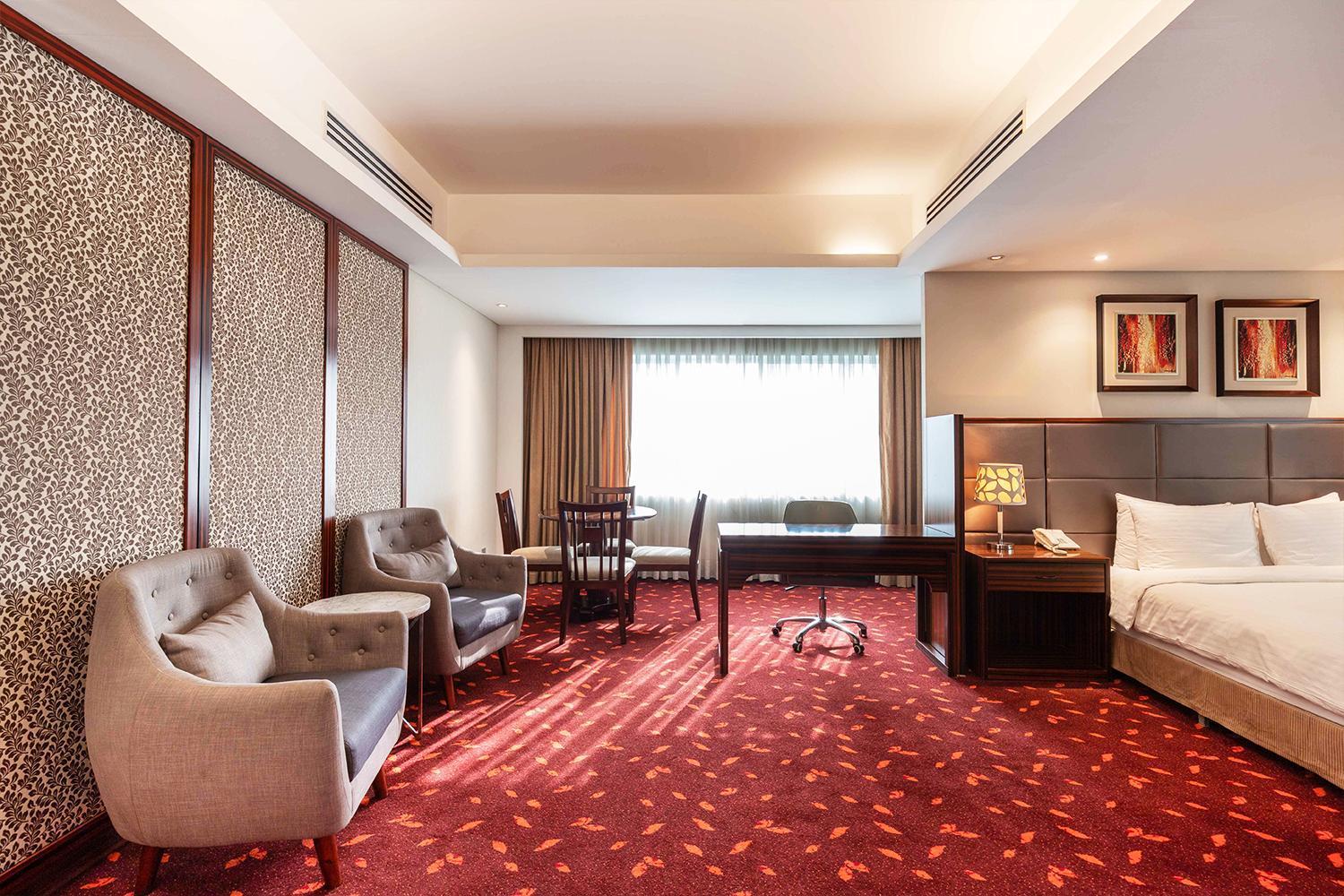 Executive Suite,1521906874:JPEG
