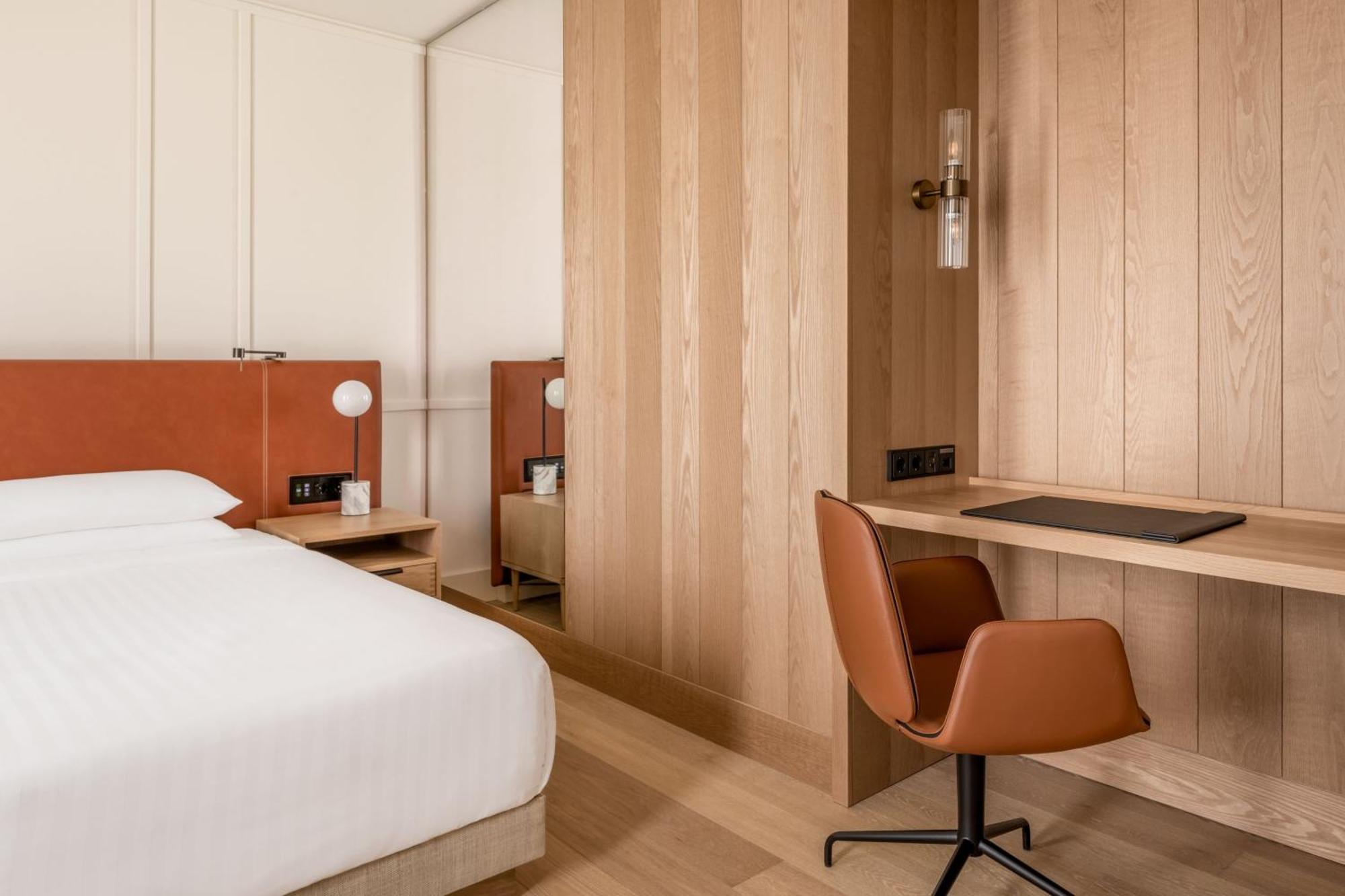 Premium Large Room M Club Lounge Access,1524412018:JPEG