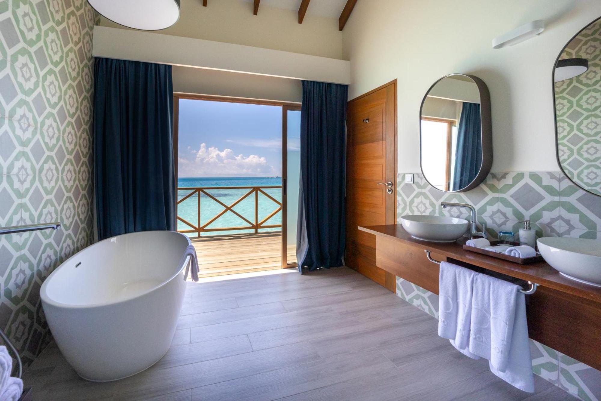 Lagoon Suite with Sunset View,1545030202:JPEG