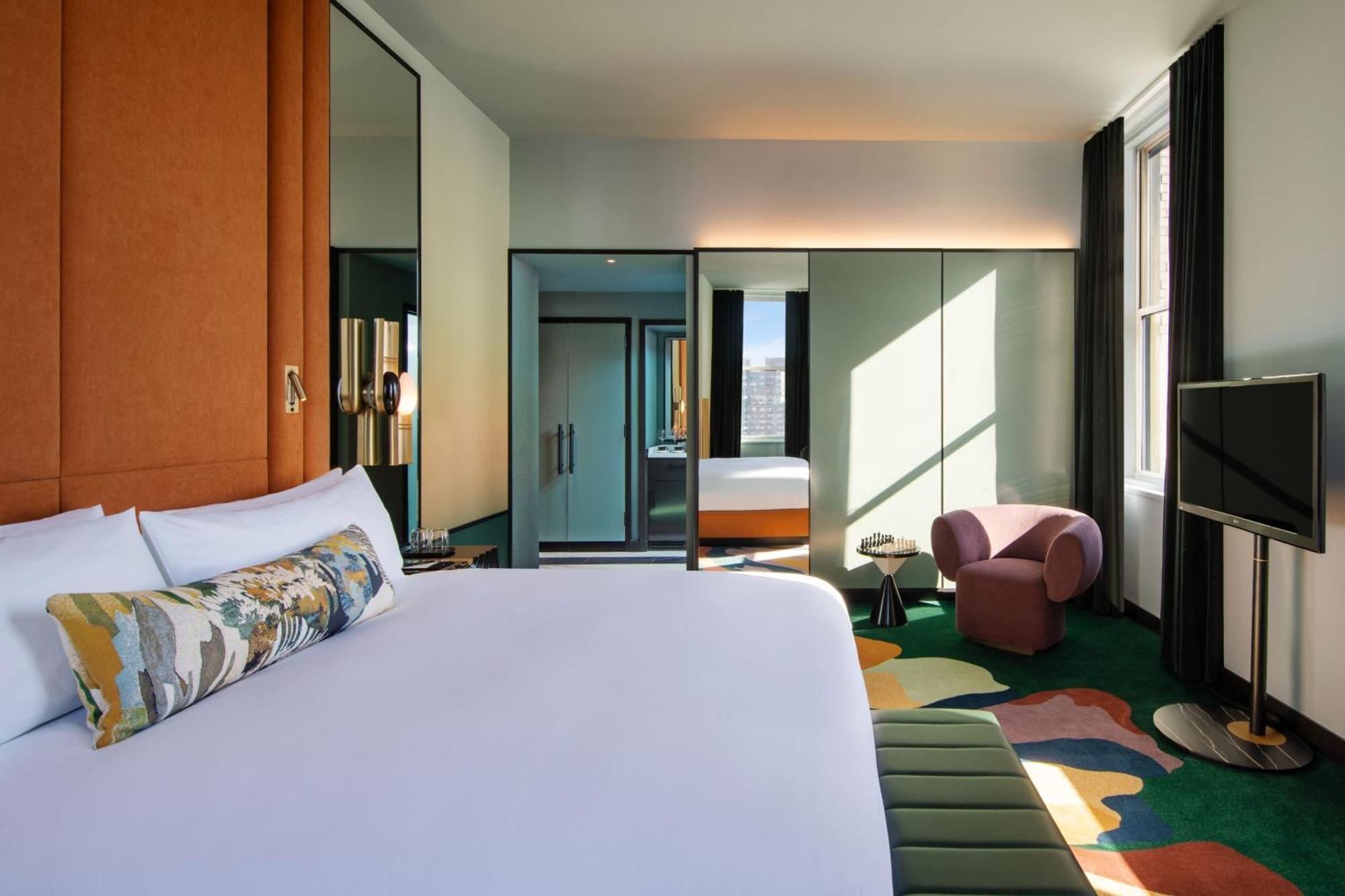 Premier Deluxe Guest Room, 1 King, Park View, Corner Room- Hearing Accessible