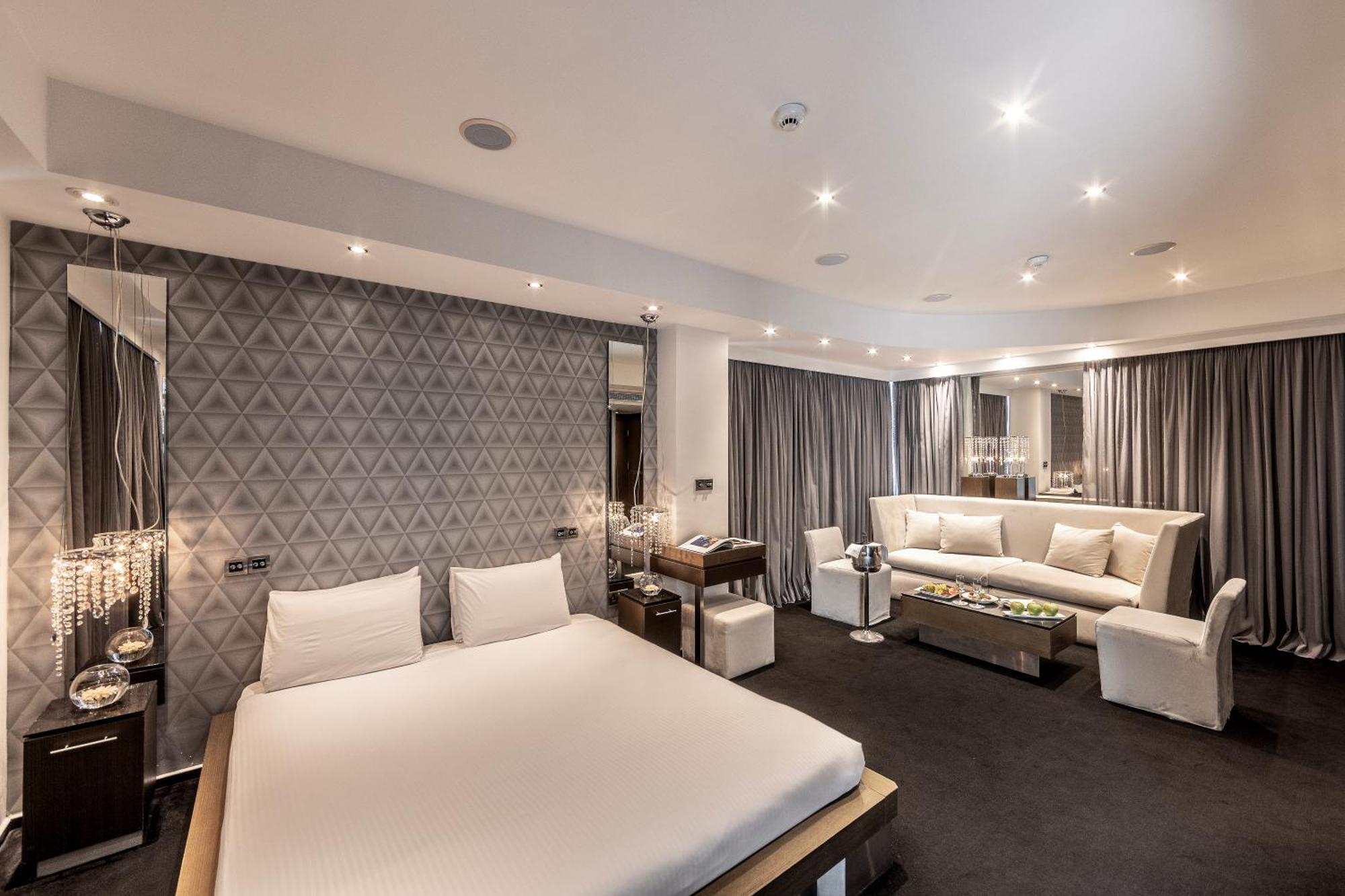 Junior Suite,1528707679:JPEG