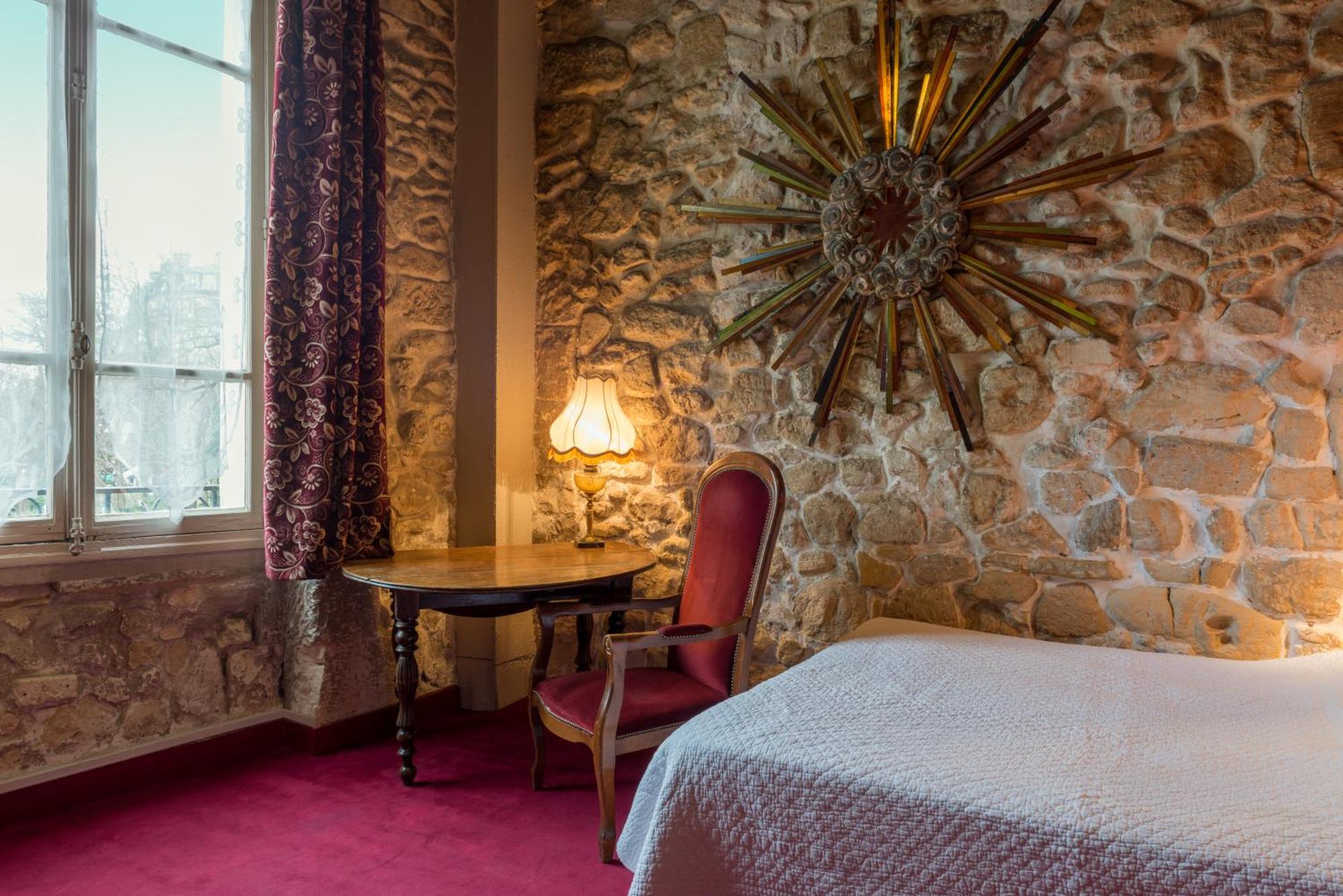 Superior Double Room view on Notre-Dame