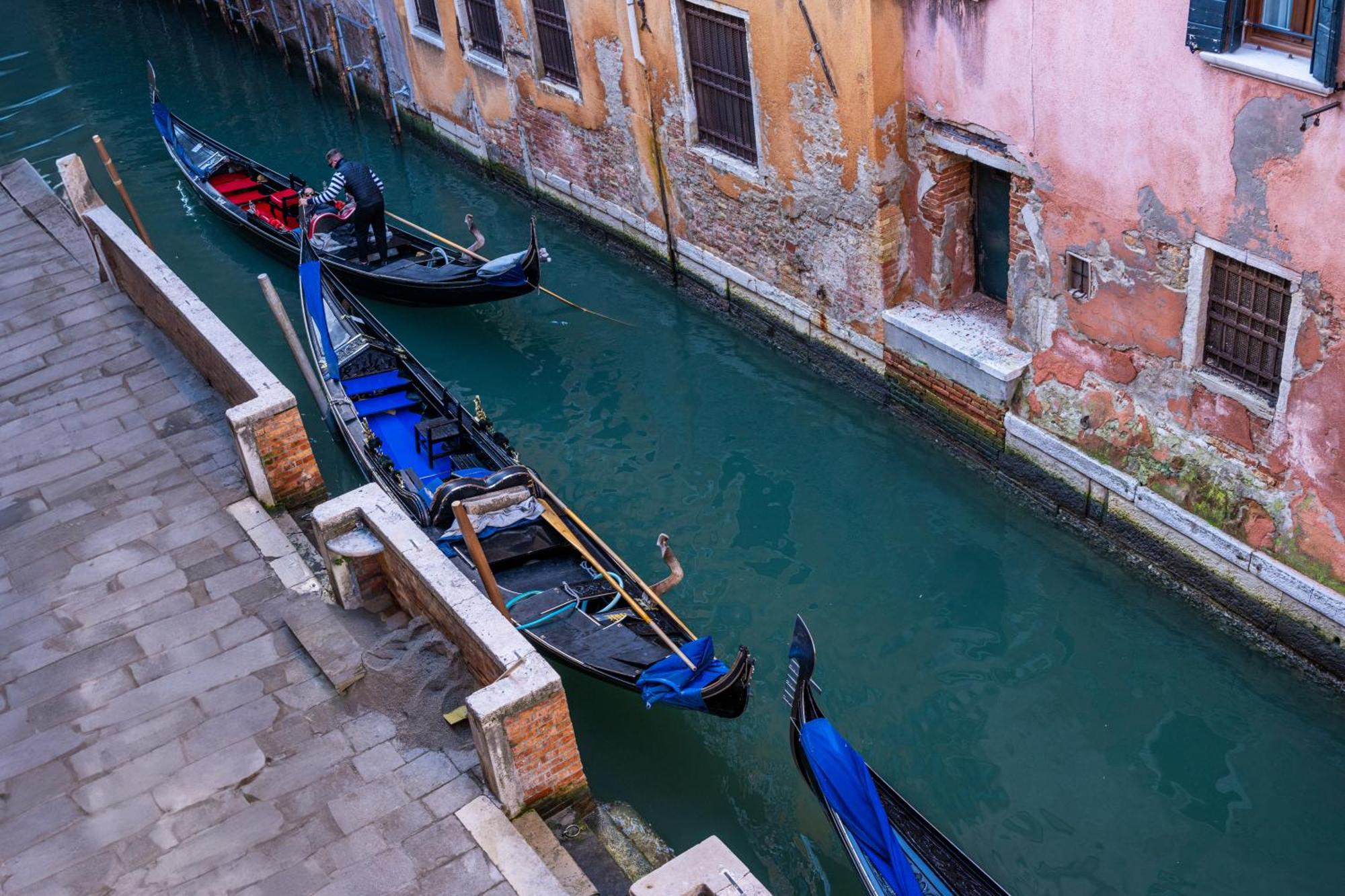Deluxe Double Room with Canal View