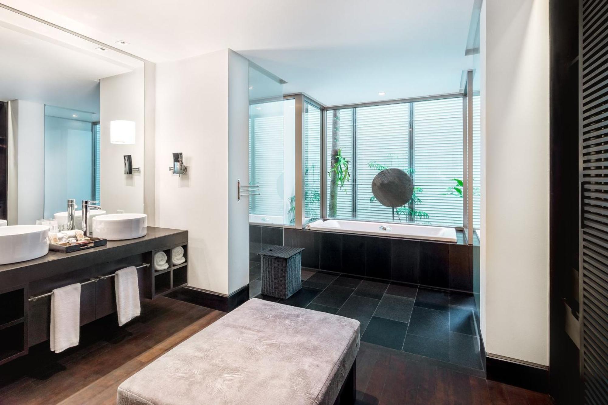 Junior Suite with Pool View