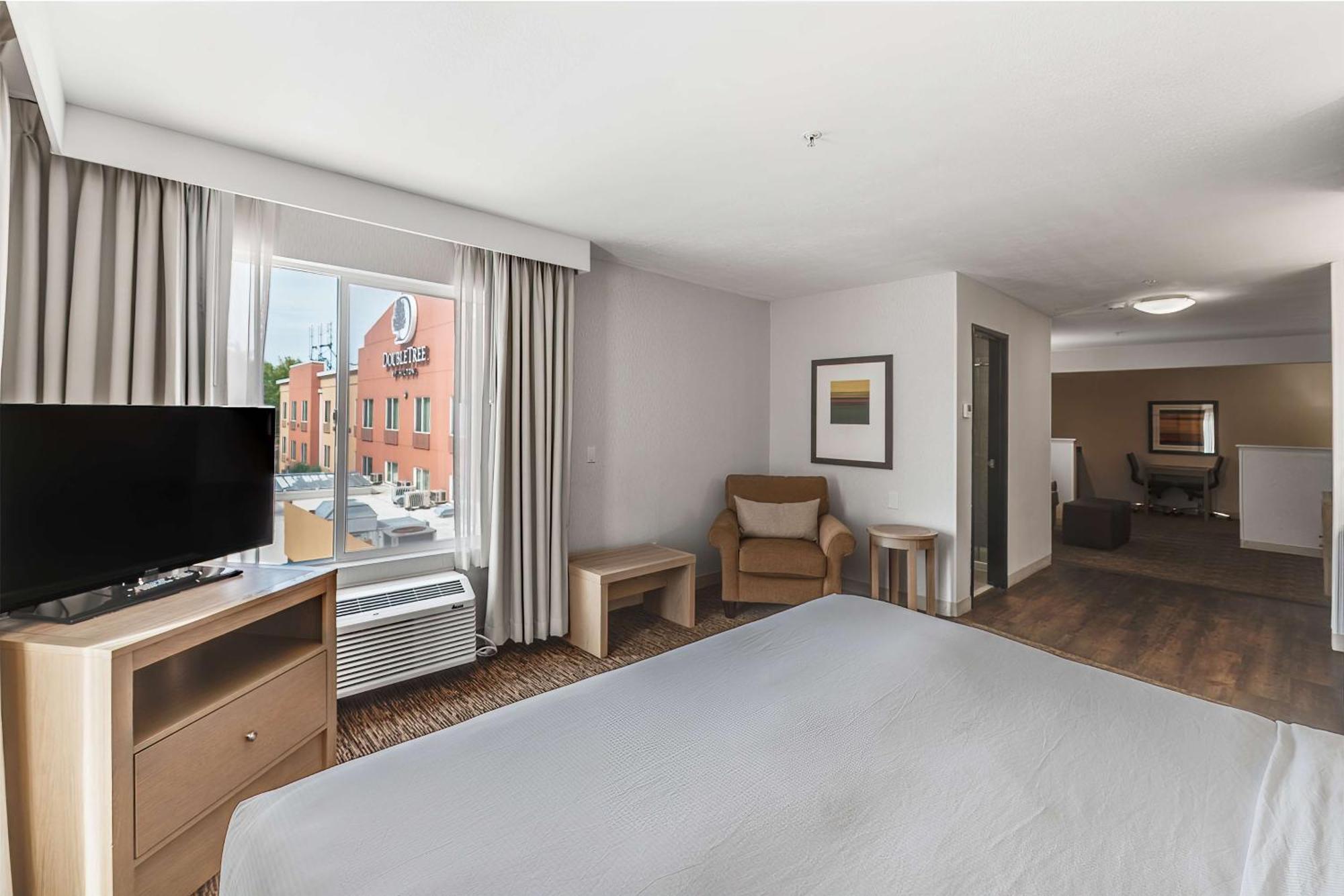 One-Bedroom King Suite,1538813446:JPEG