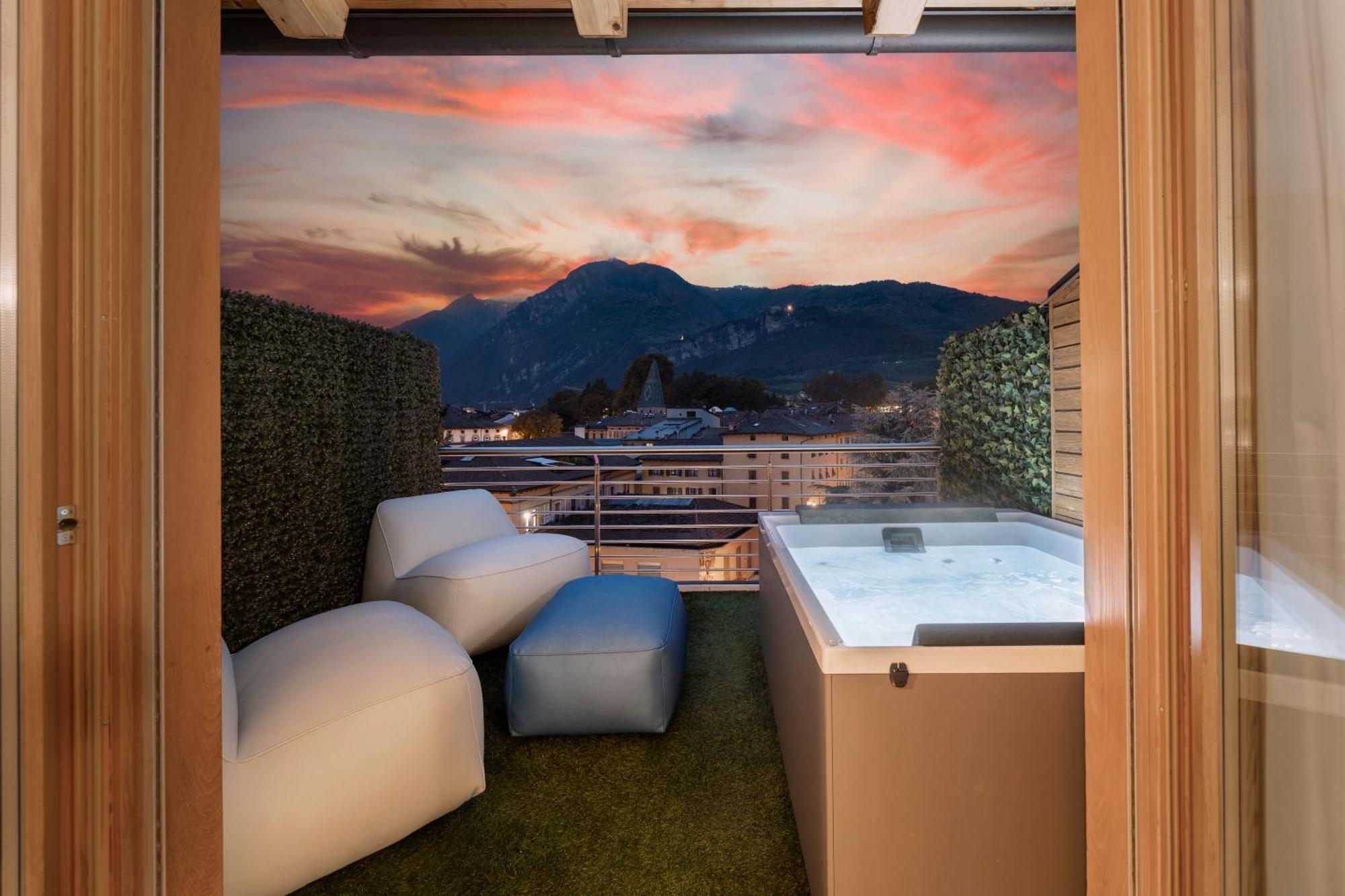 Suite with Kitchenette and Jacuzzi