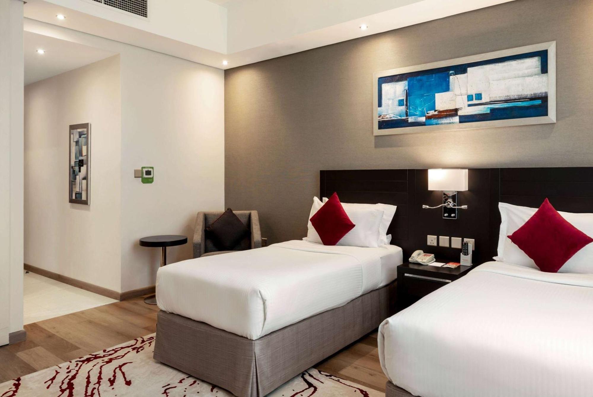 Explorer Twin Room Non-smoking | Dubai with Free Shuttle