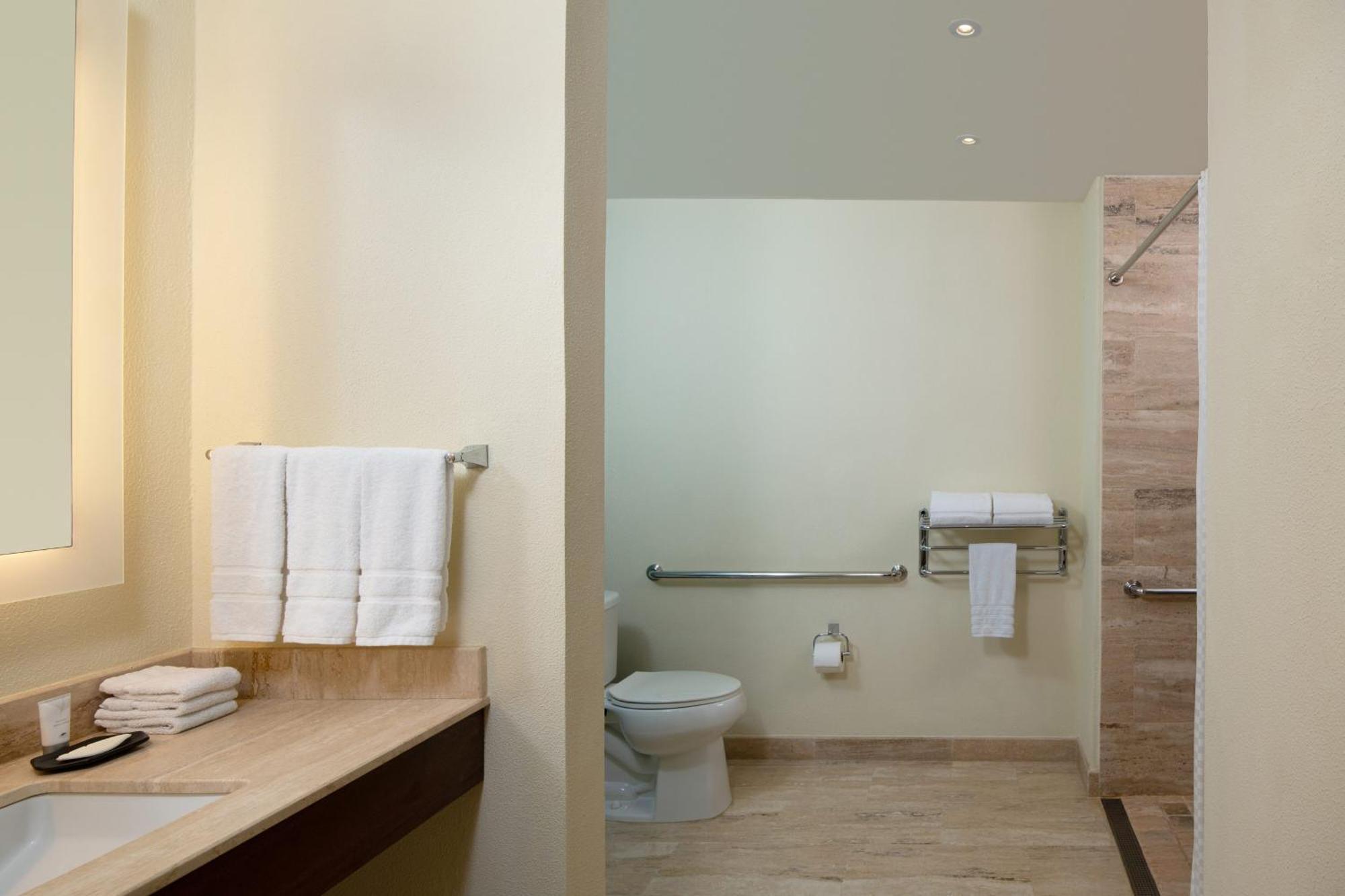 Traditional, Guest room, 1 King,1542557860:JPEG
