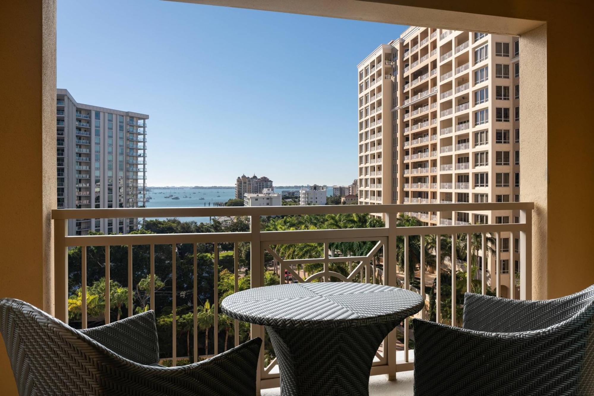 King Room with Adapted Tub, Balcony and Marina View - Mobility and Hearing Accessible