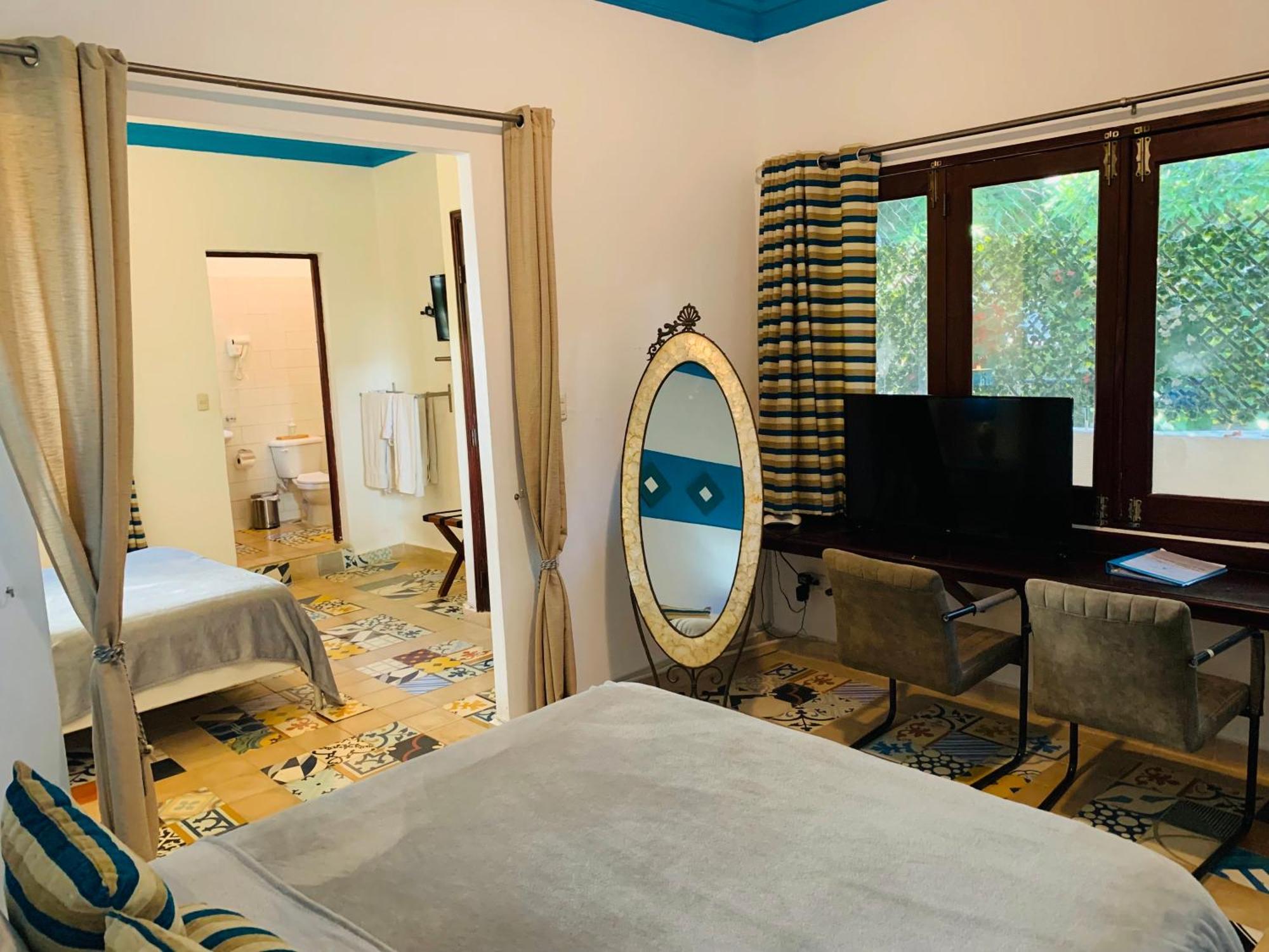 Quarto Duplo Superior com 2 Camas de Casal