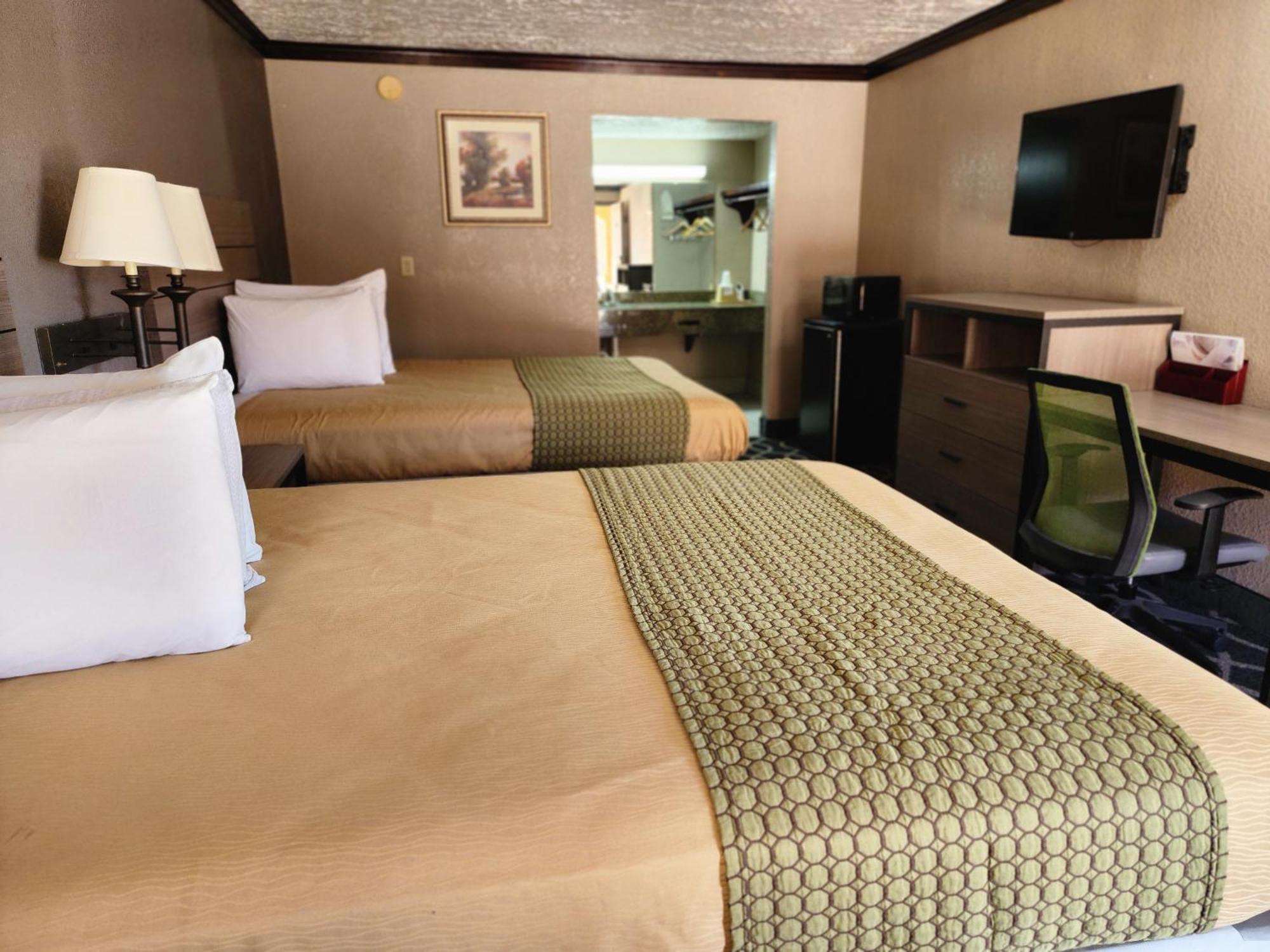 Deluxe Queen Room,1549868806:JPEG