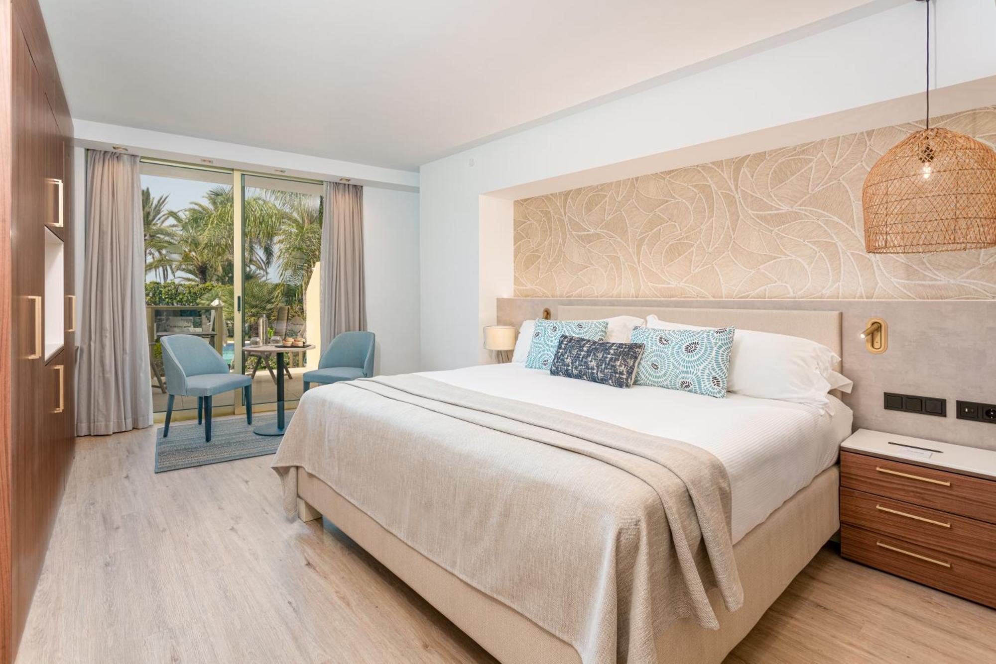 Superior Single Room with direct access to the Pool